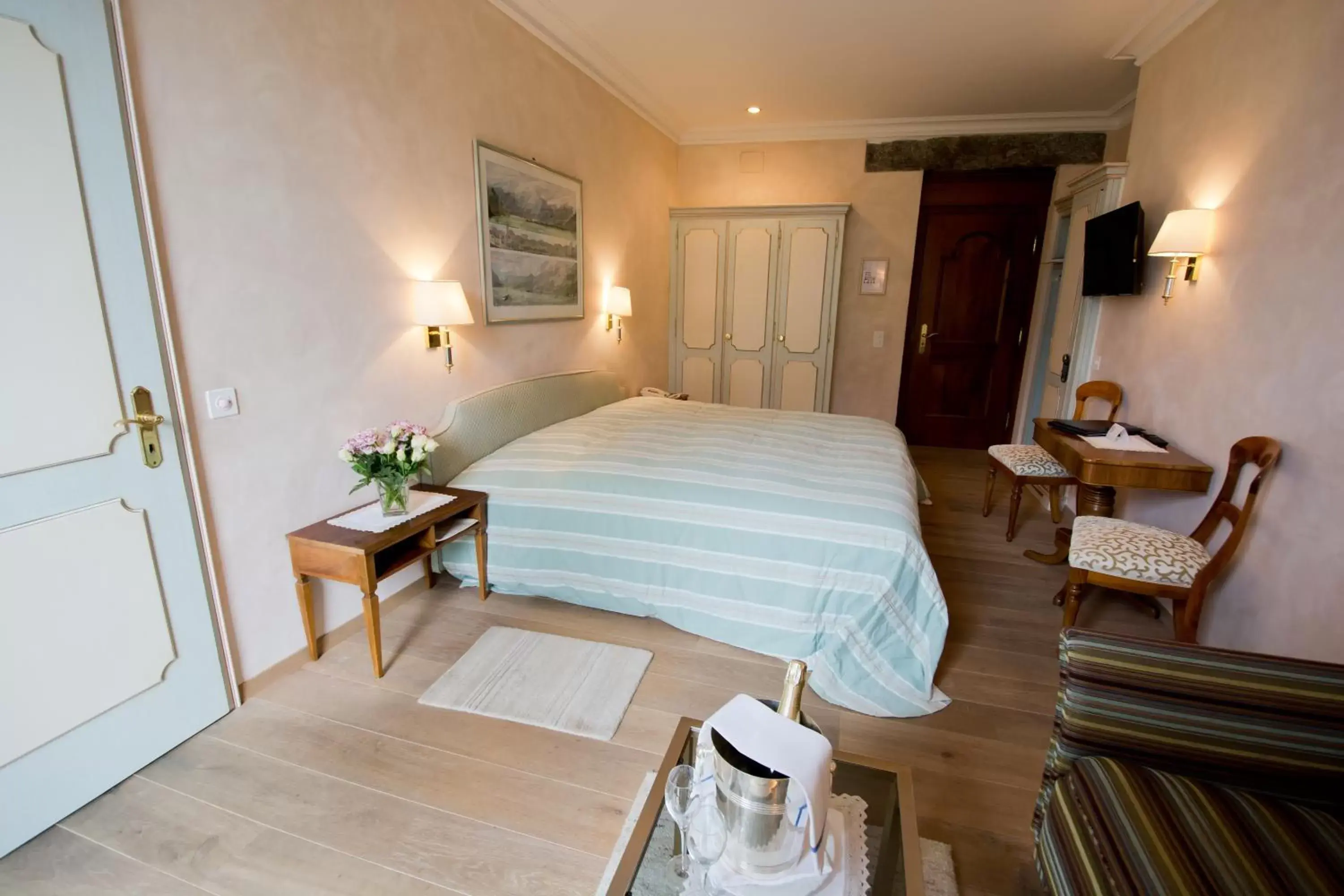 Bedroom in Romantik Hotel Castello Seeschloss