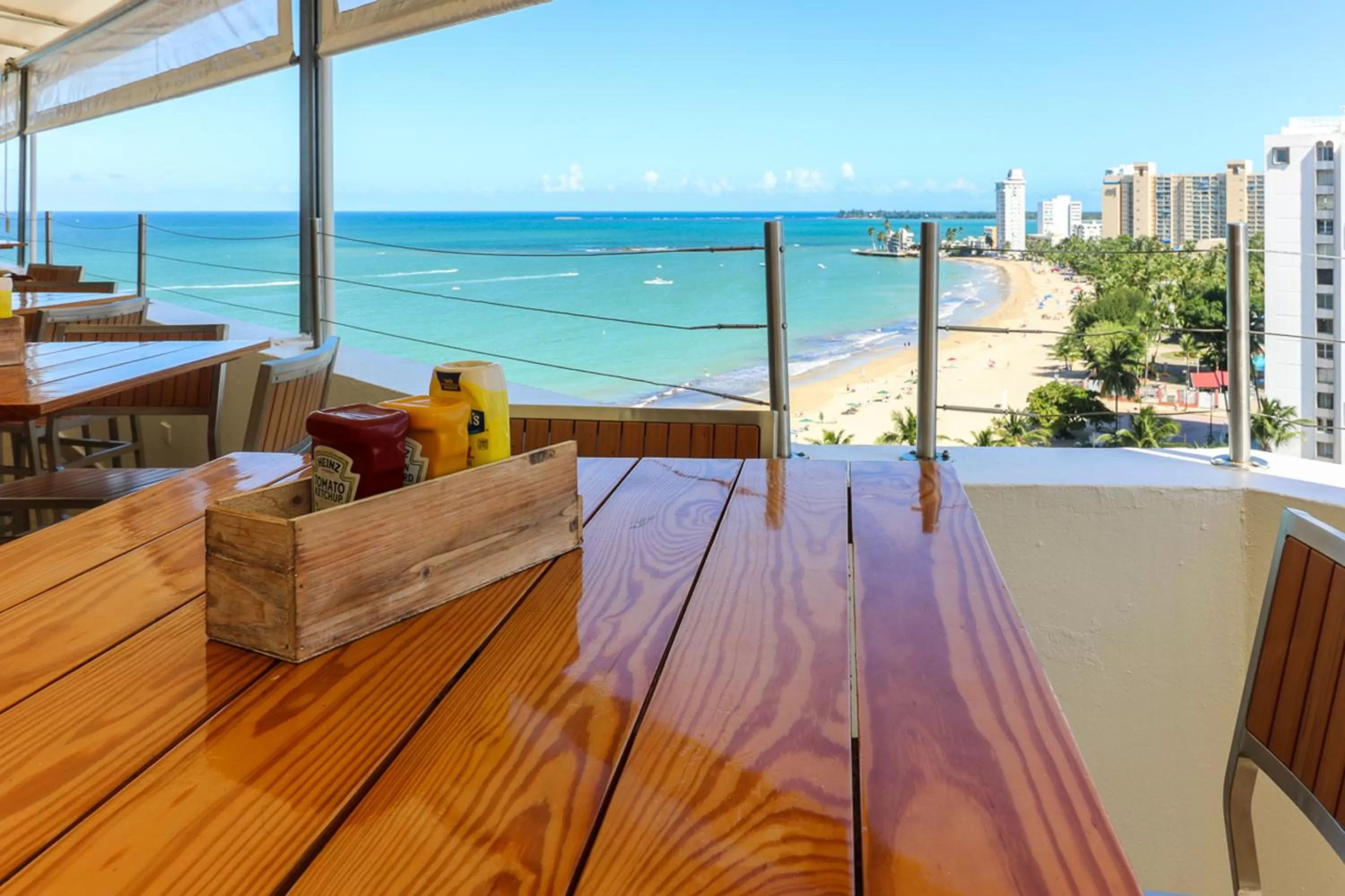 Restaurant/places to eat in San Juan Water & Beach Club Hotel