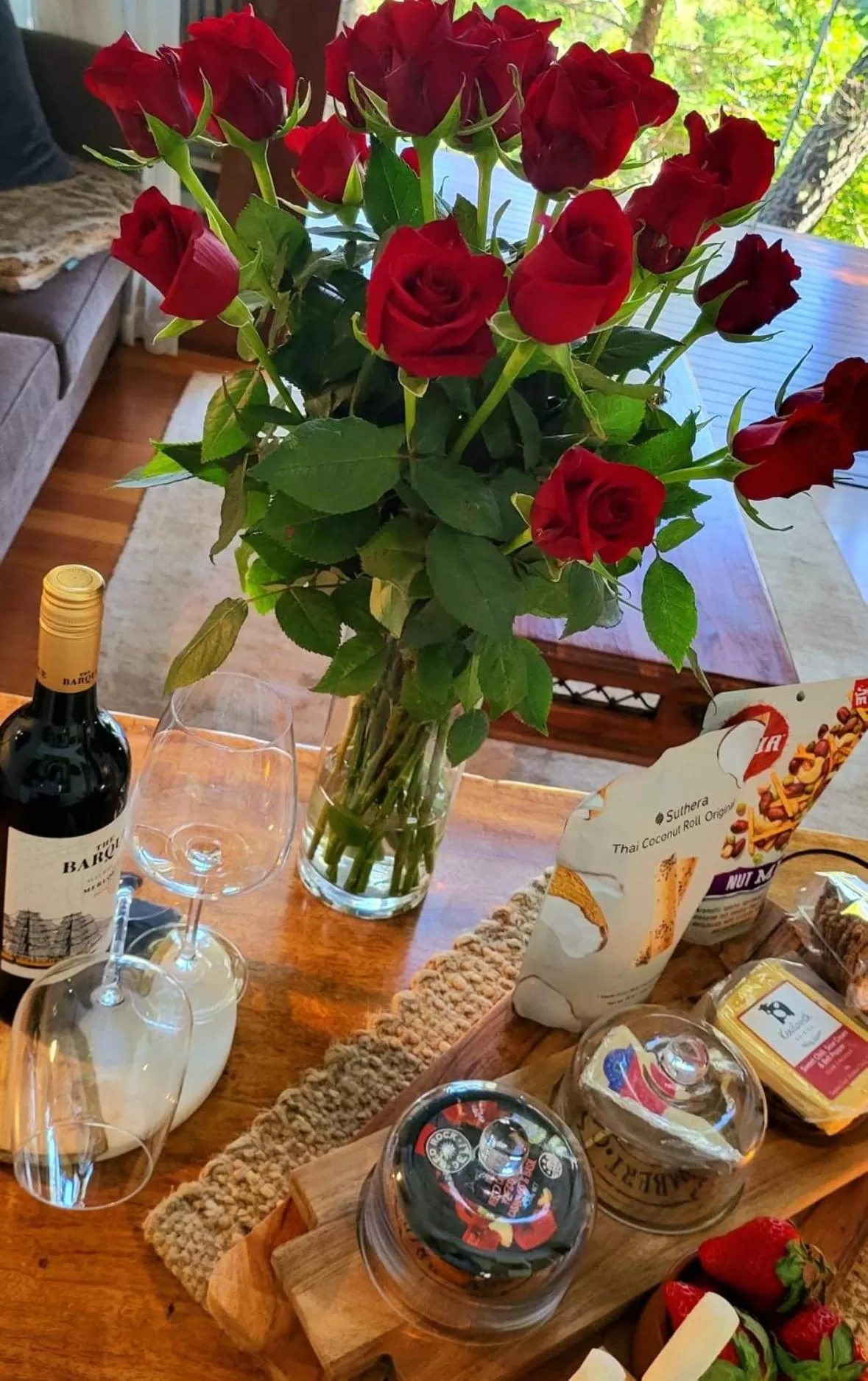 Food and drinks in Taman Sari Sunshine Coast Romantic Pet-Friendly Hinterland Retreat