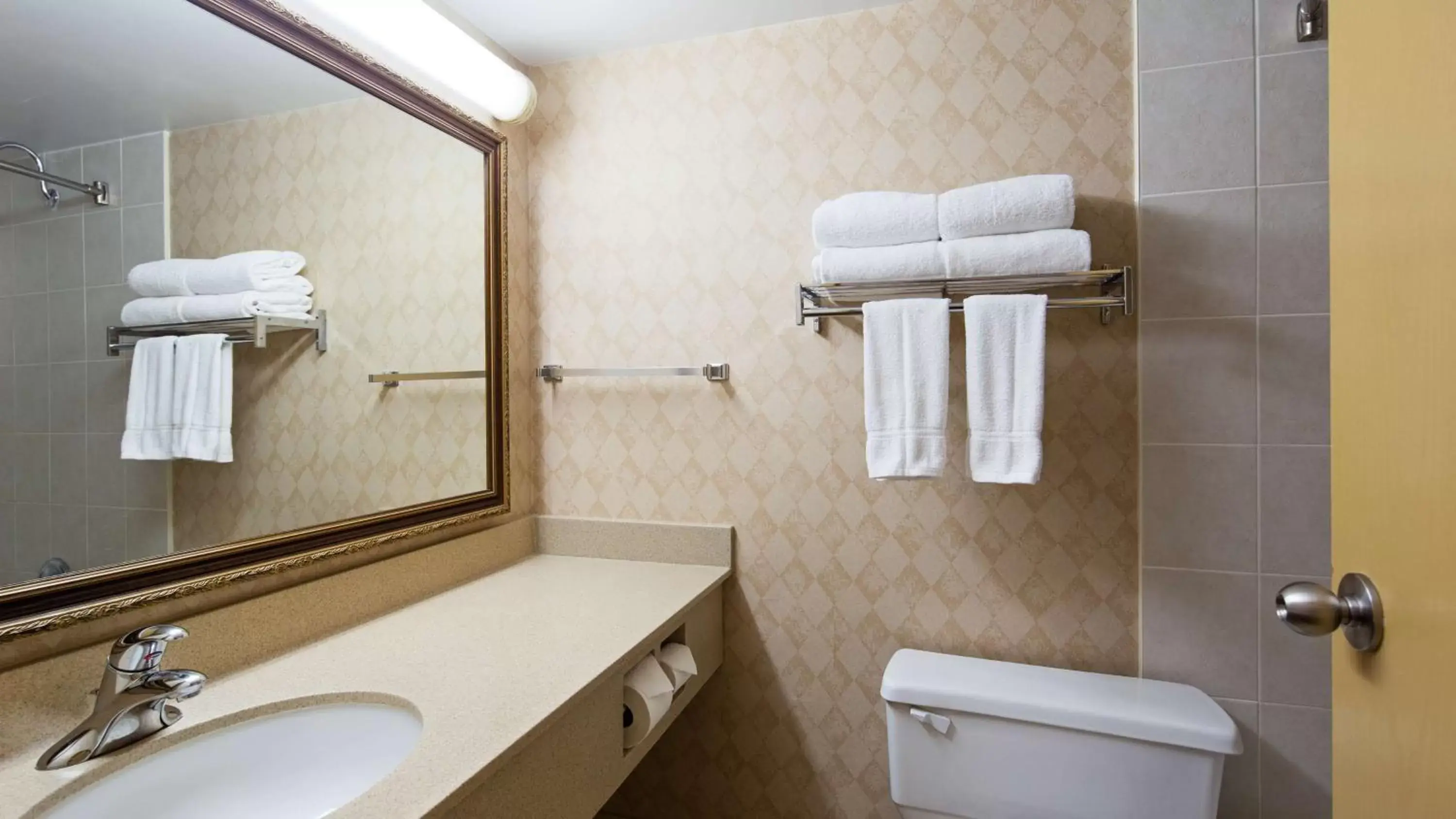 Bathroom in Best Western North Bay Hotel & Conference Centre