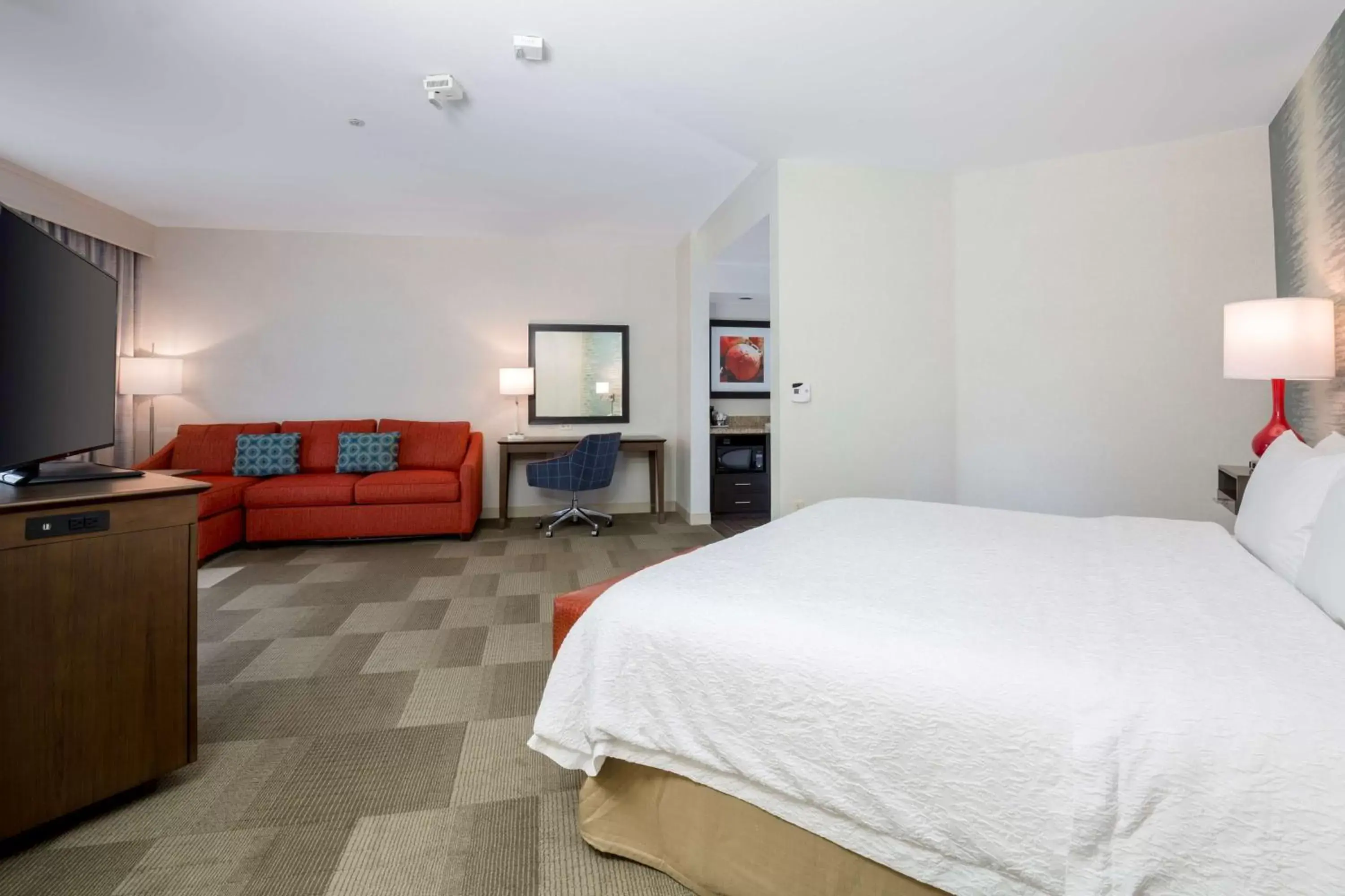 Bed in Hampton Inn & Suites San Diego-Poway