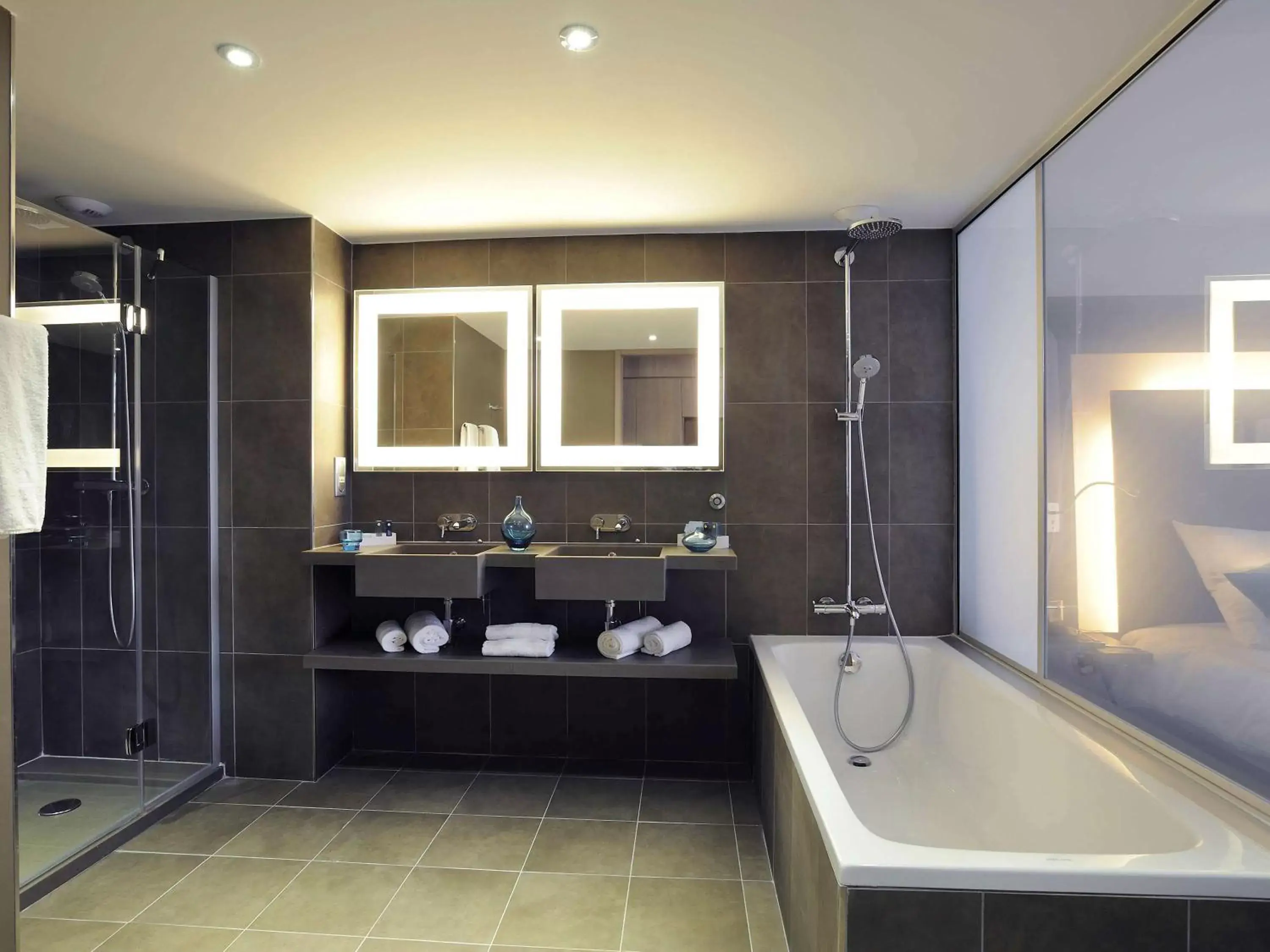 Photo of the whole room, Bathroom in Novotel Avignon Centre