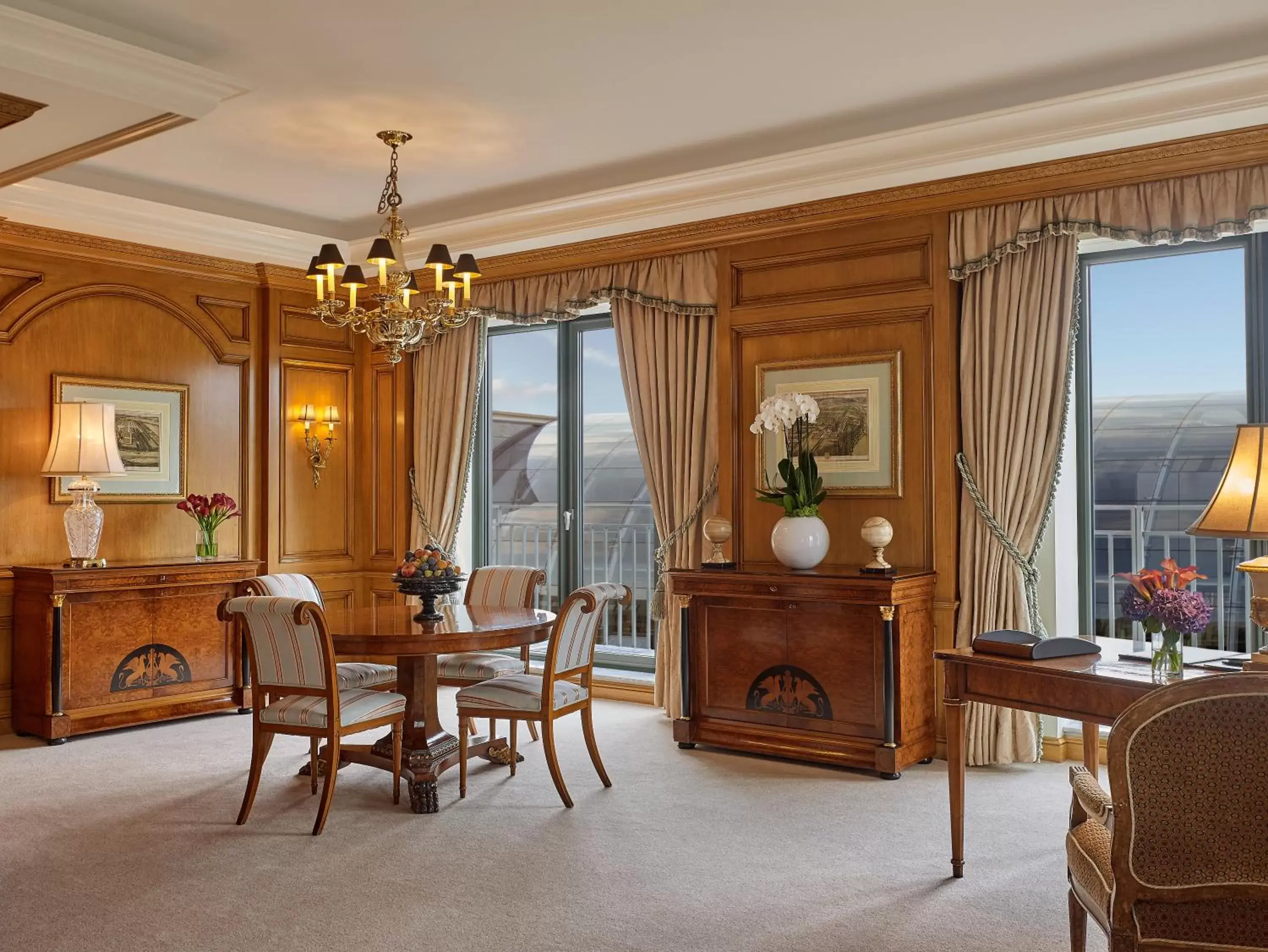 Photo of the whole room, Dining Area in Regent Berlin, an IHG Hotel