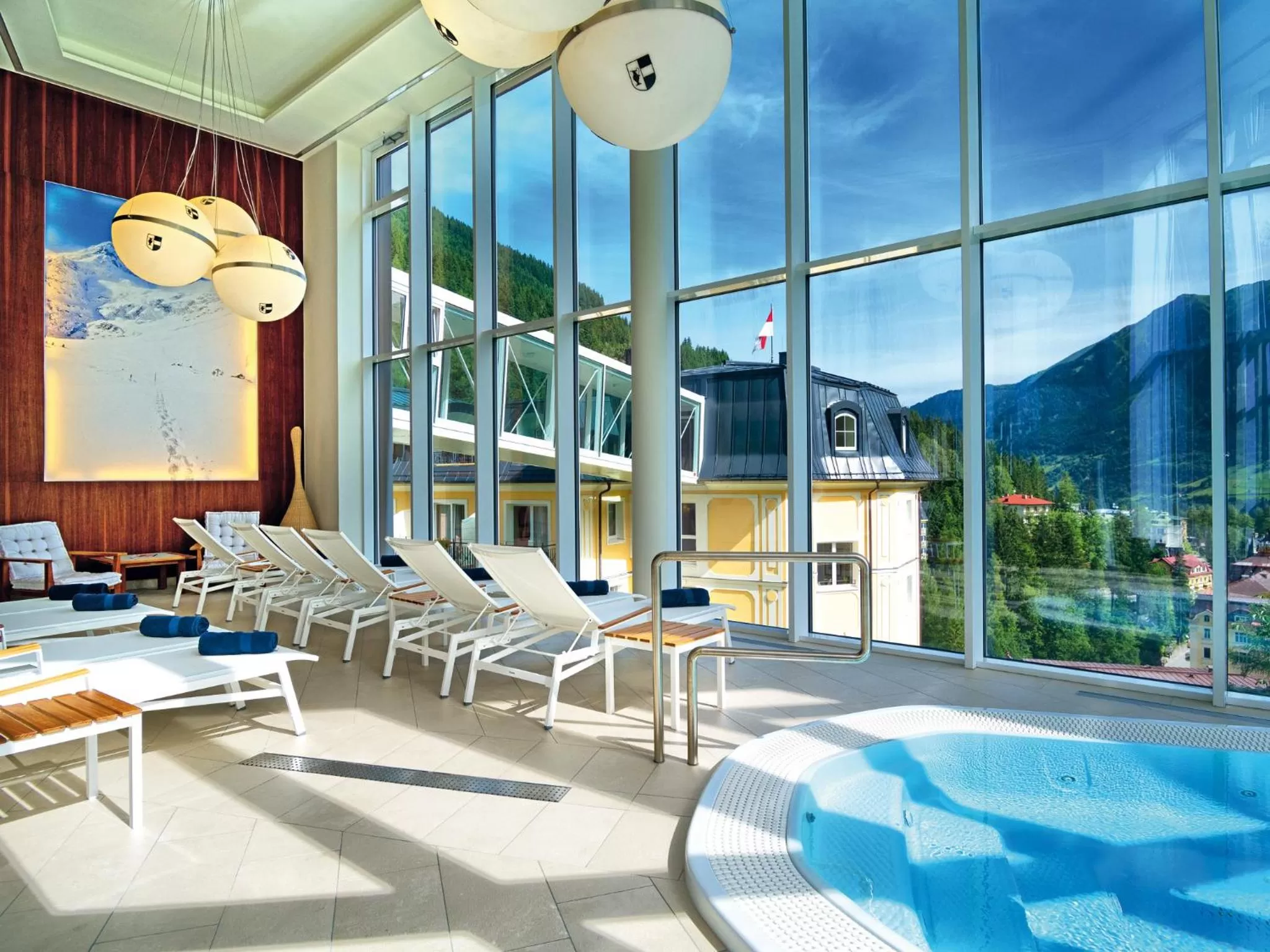 Swimming pool in Hotel Salzburger Hof