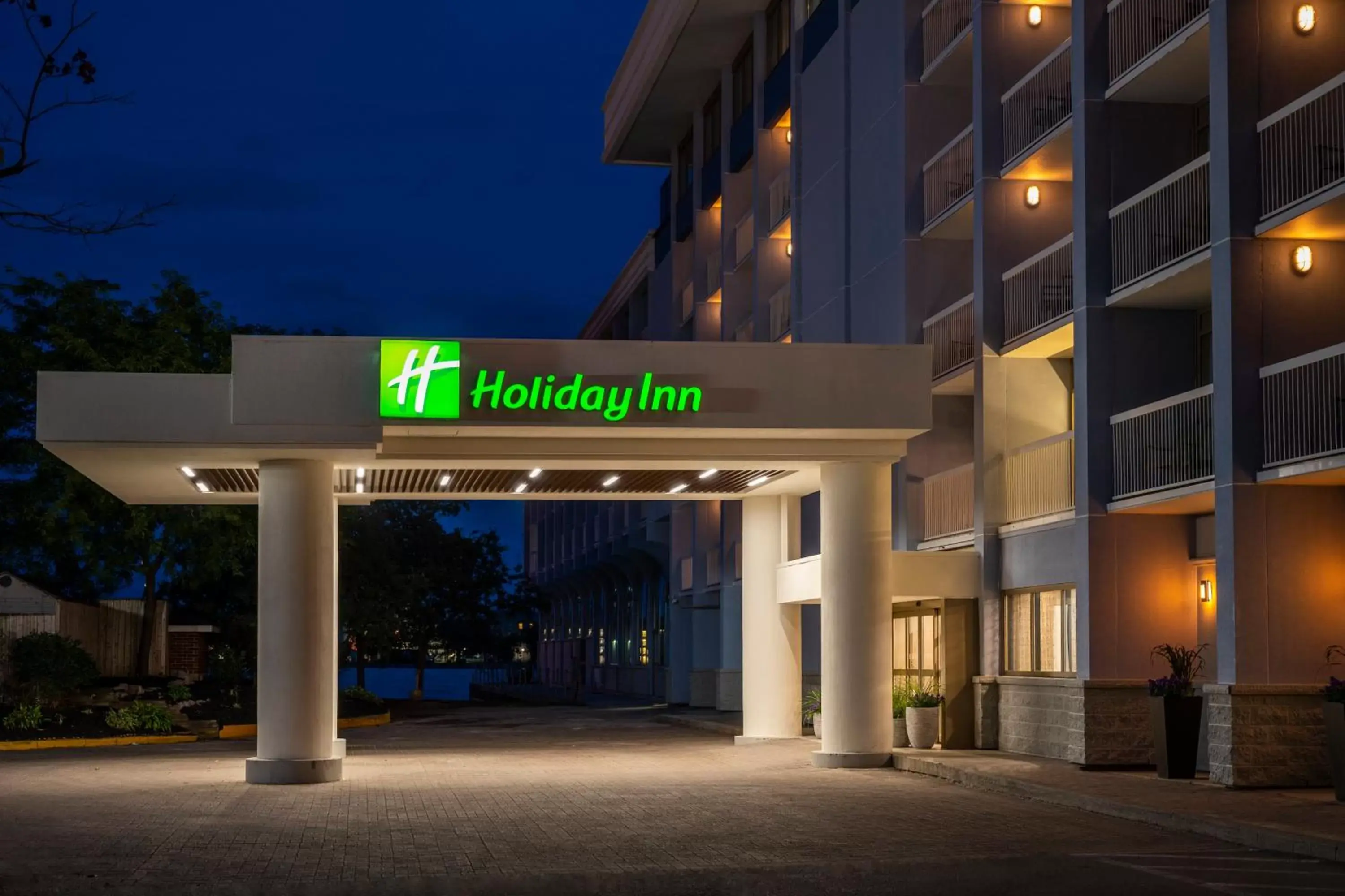 Property building in Holiday Inn Kingston - Waterfront, an IHG Hotel