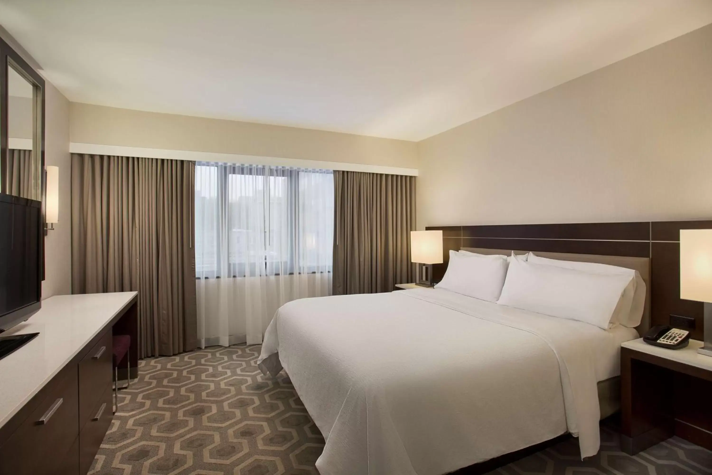 Bedroom, Bed in Embassy Suites by Hilton Washington D.C. Georgetown