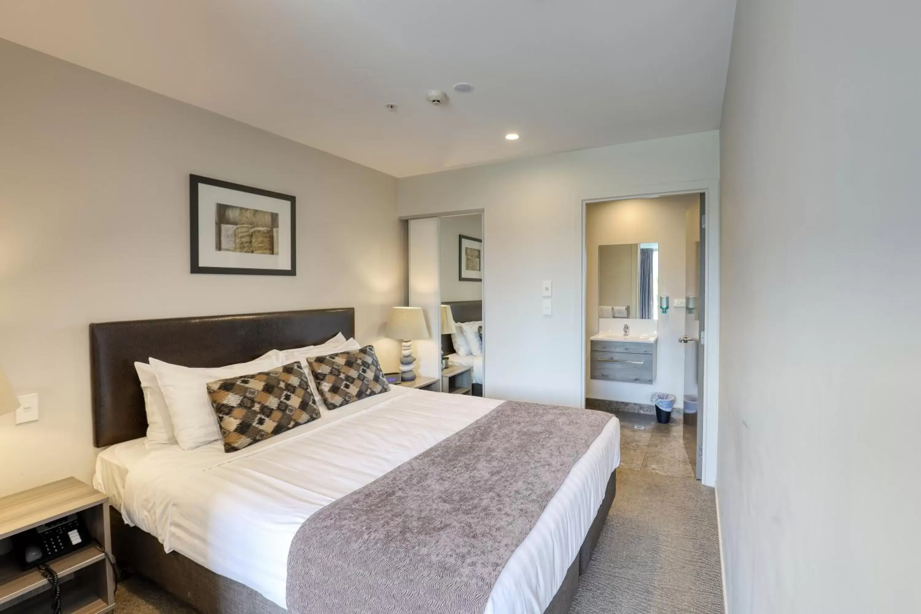 Bedroom, Bed in Ramada Suites by Wyndham Queenstown Remarkables Park