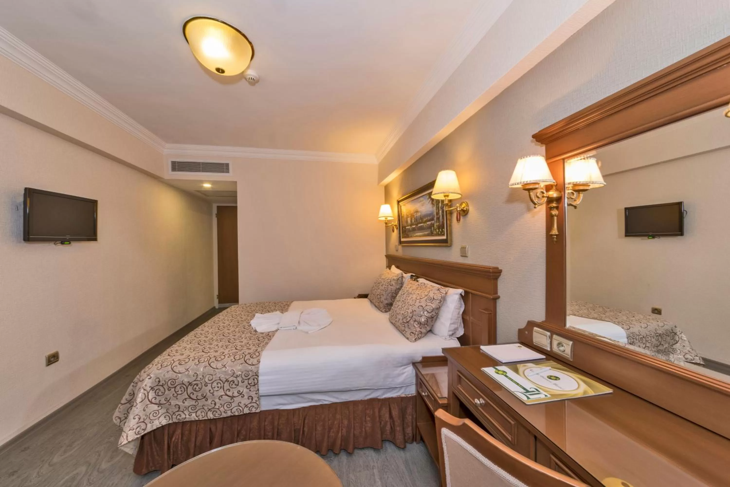 Bed in Laleli Gonen Hotel