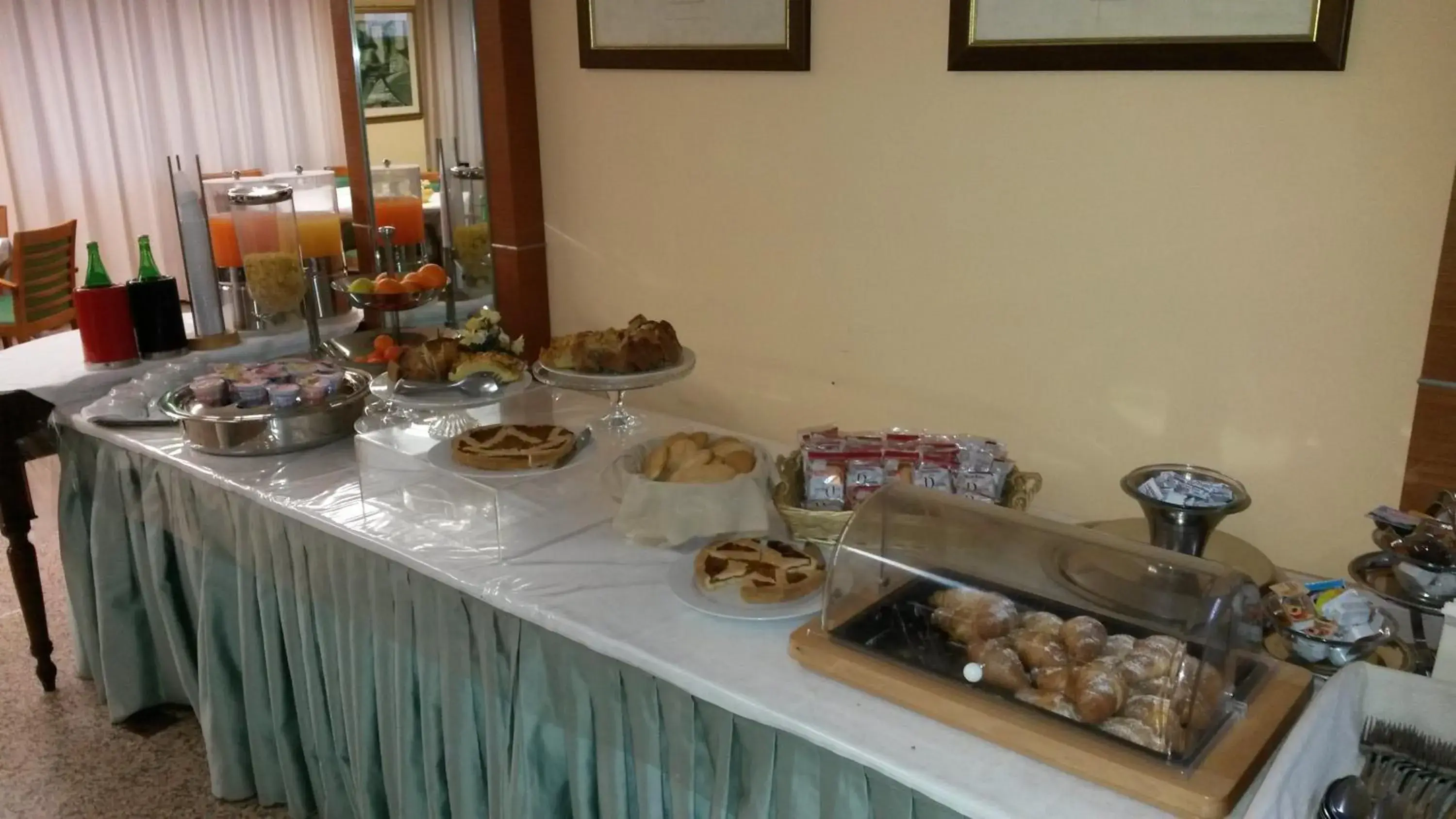 Buffet breakfast, Food in Hotel Due Pini