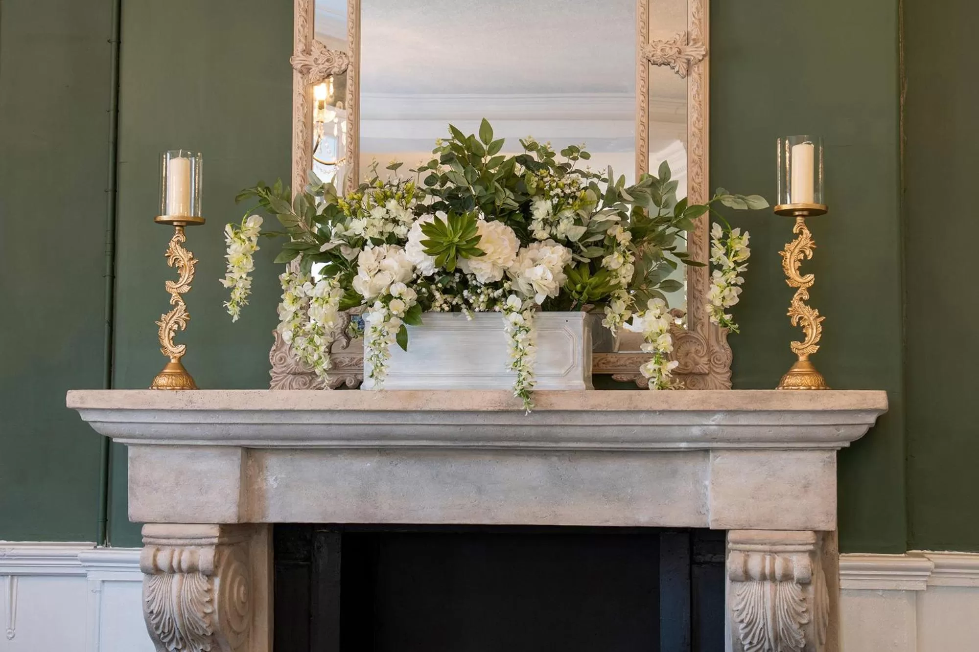 Decorative detail in Lansdowne House with Private Car Park