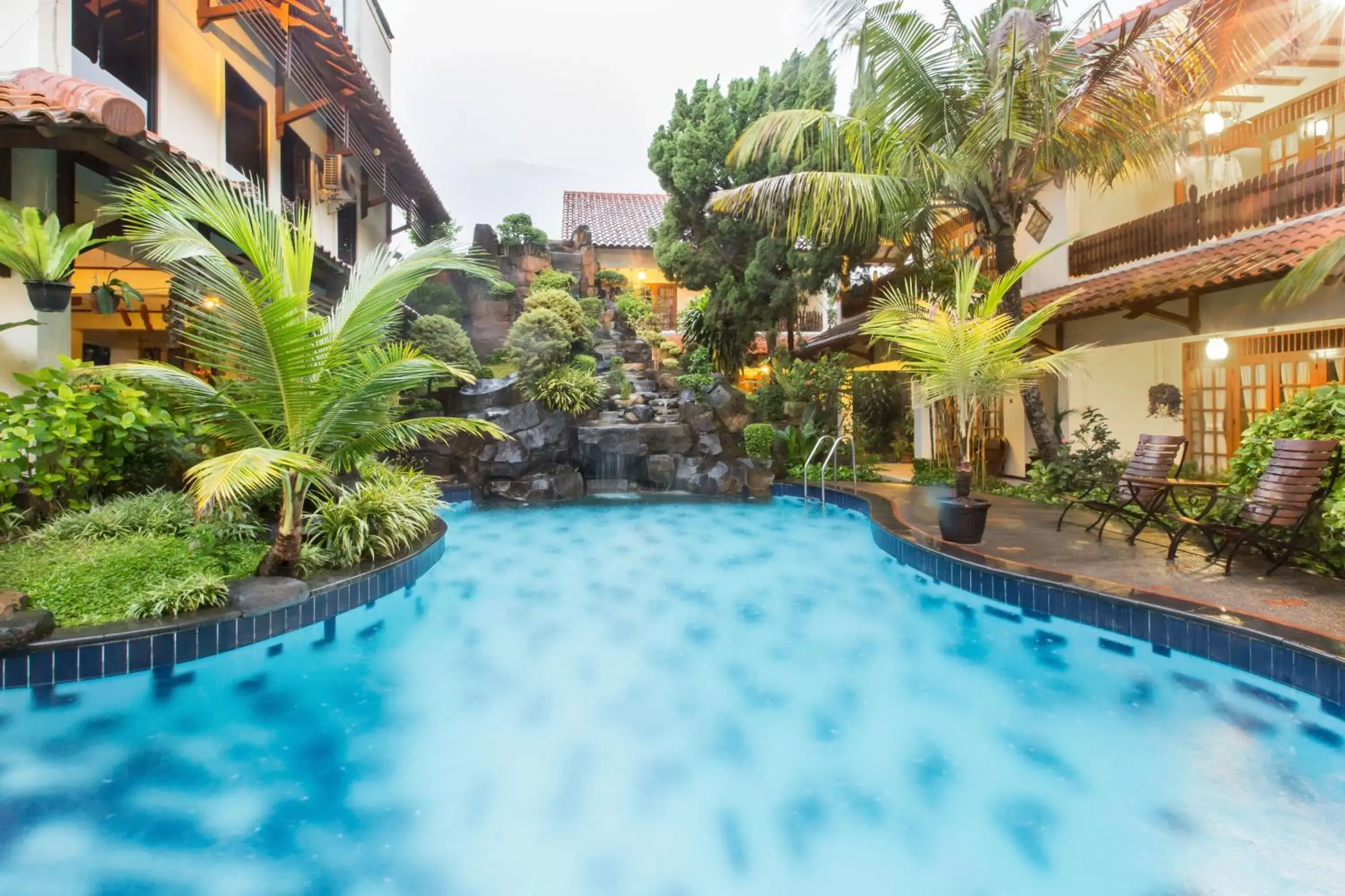 Garden, Swimming Pool in Duta Garden Hotel