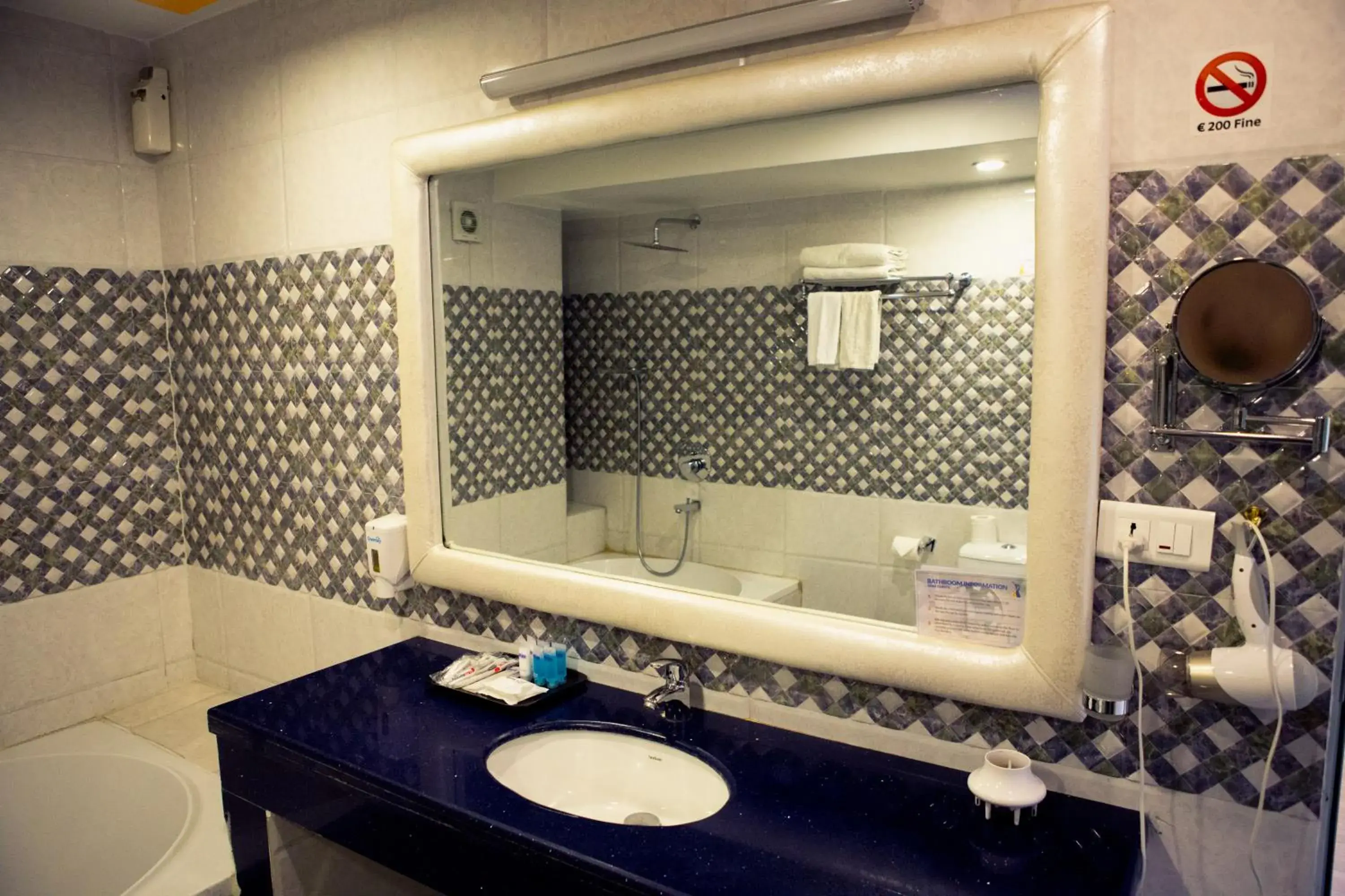 Bathroom in Royal Penguin Boutique Hotel & Spa