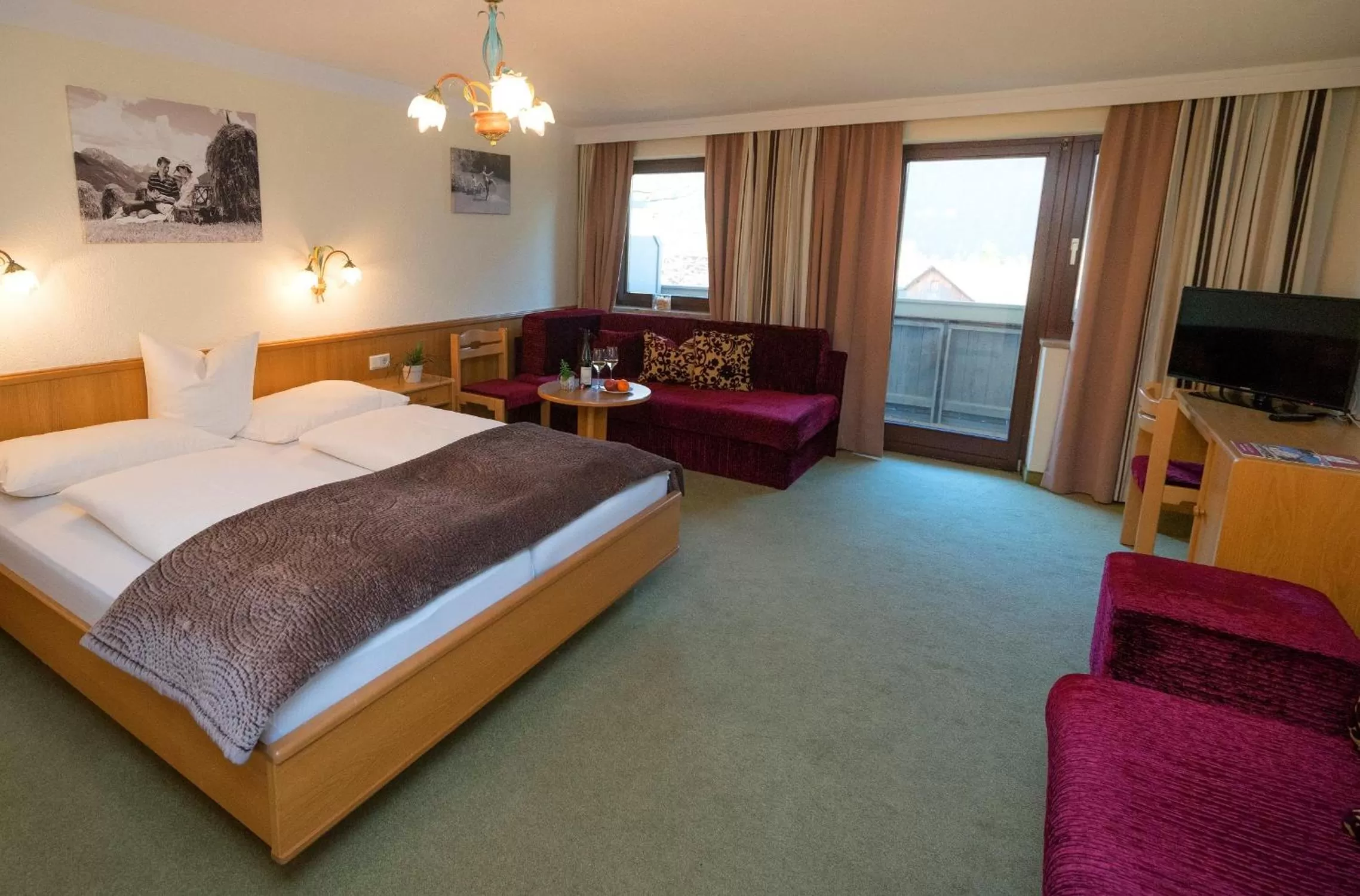 Photo of the whole room, Bed in Hotel zum Lamm