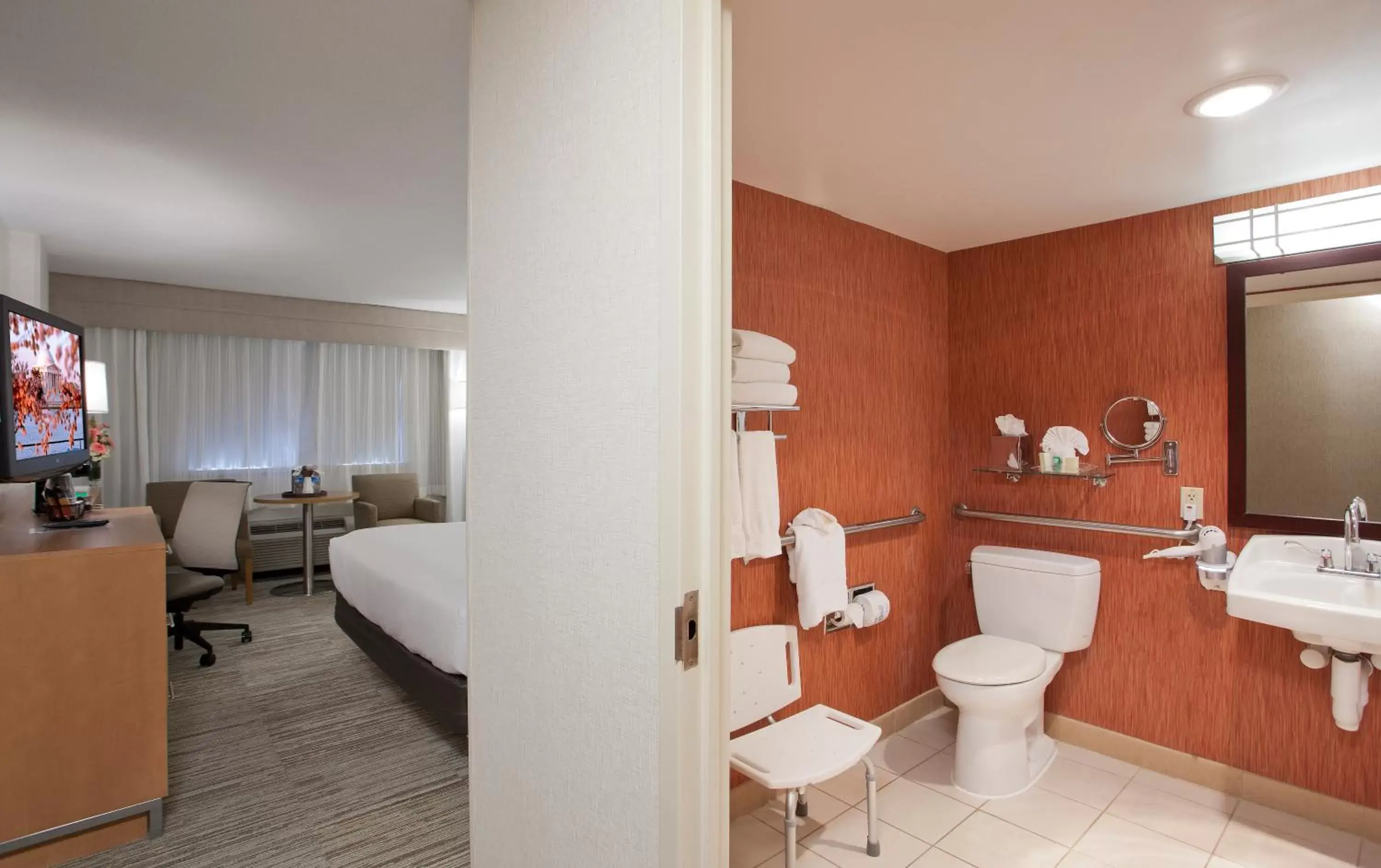 Toilet, Bathroom in Holiday Inn Washington-Central/White House, an IHG Hotel