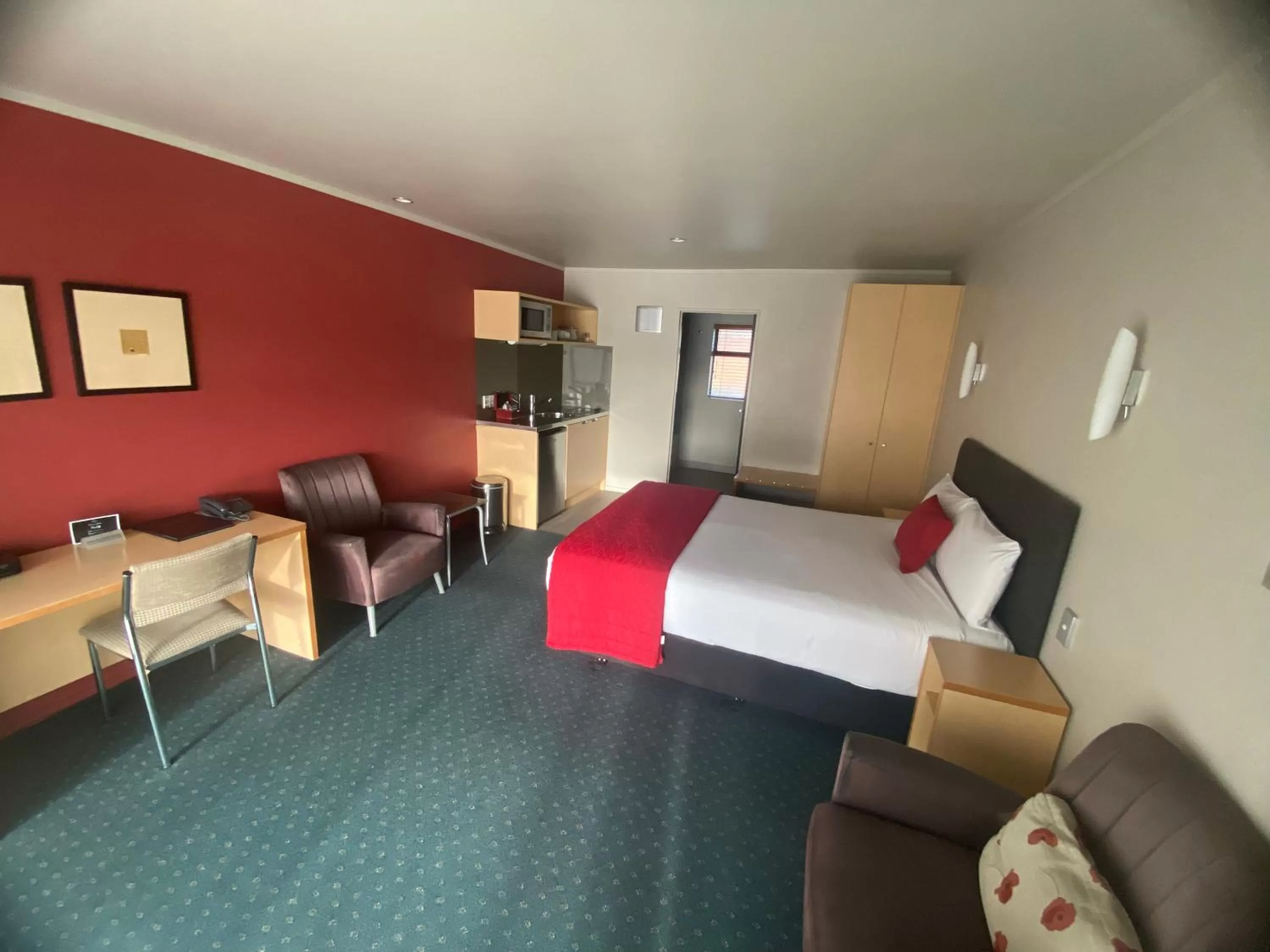 Bed in Bentleys Motor Inn