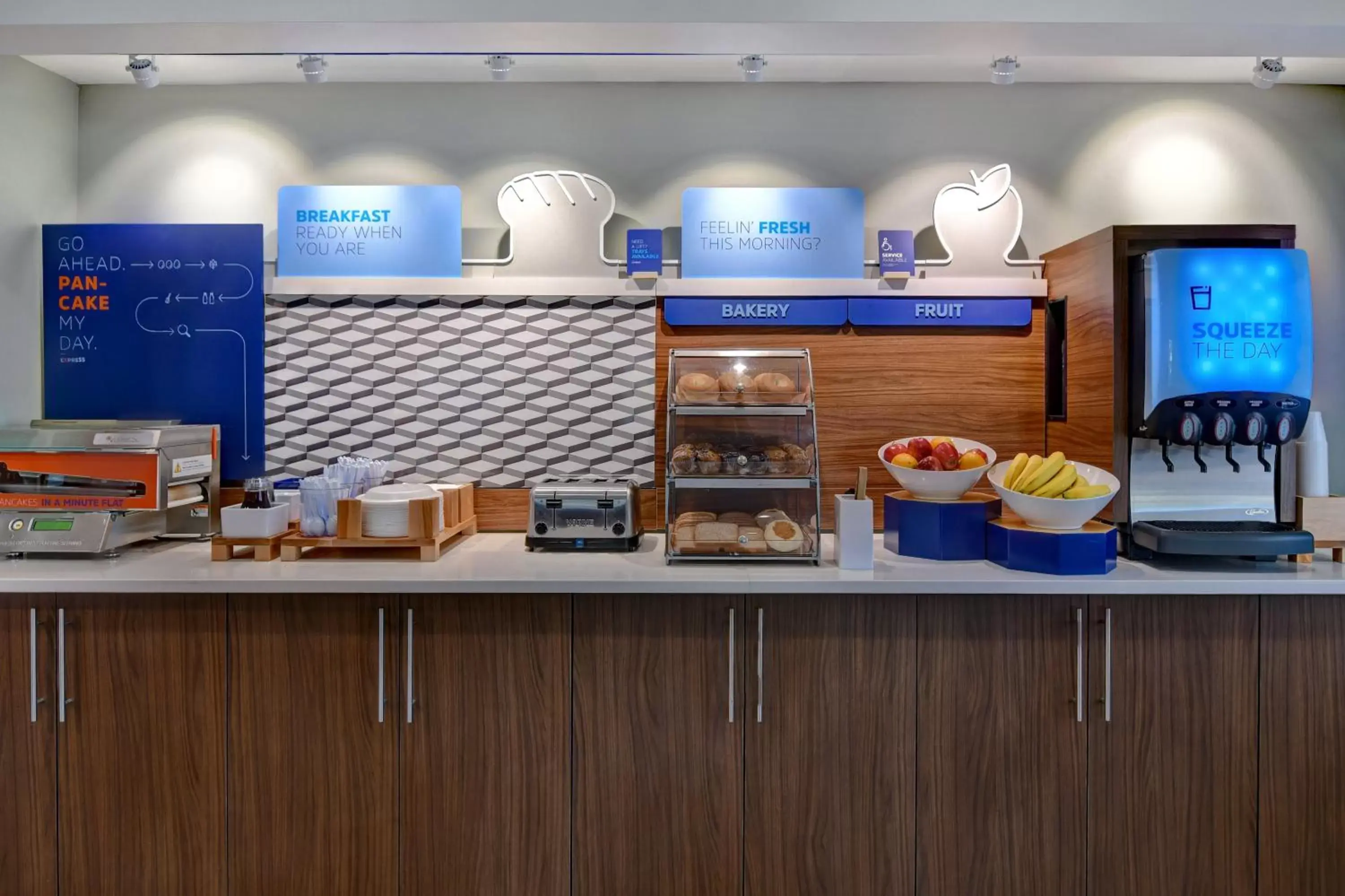 Breakfast in Holiday Inn Express & Suites Memorial – CityCentre, an IHG Hotel