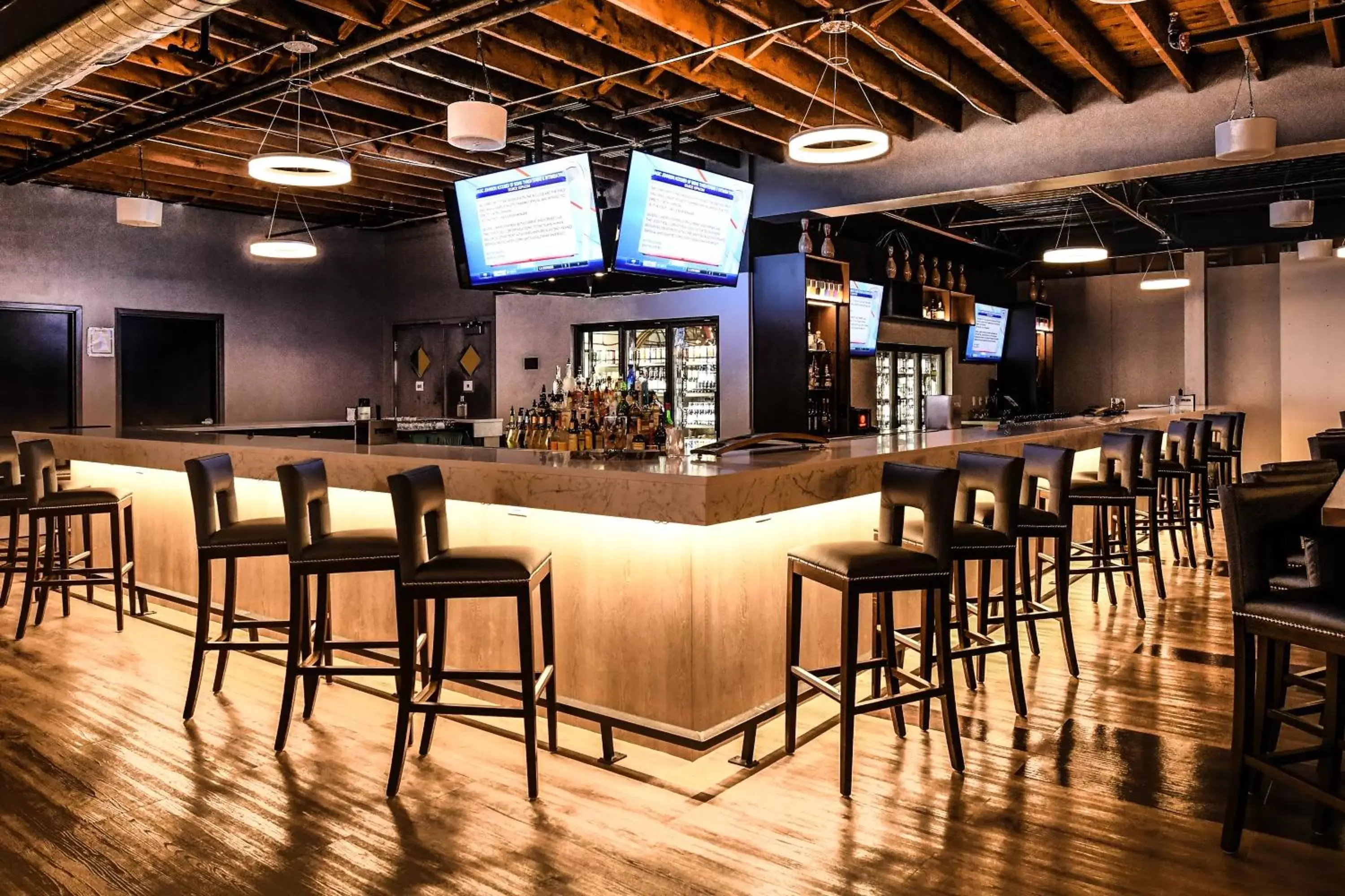 Lounge or bar, Lounge/Bar in Holiday Inn Hotel & Suites St.Catharines-Niagara, an IHG Hotel