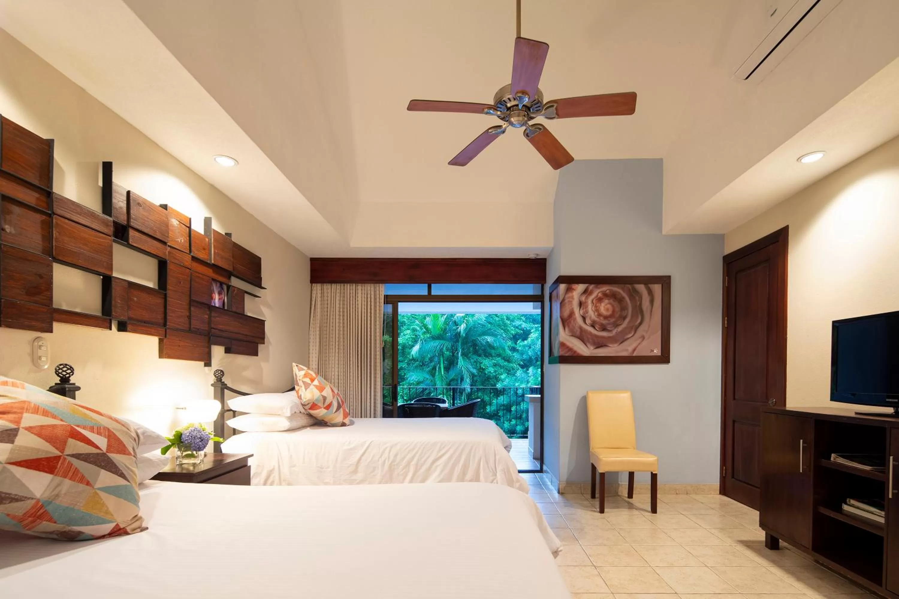 Bed in Pumilio Mountain & Ocean Hotel