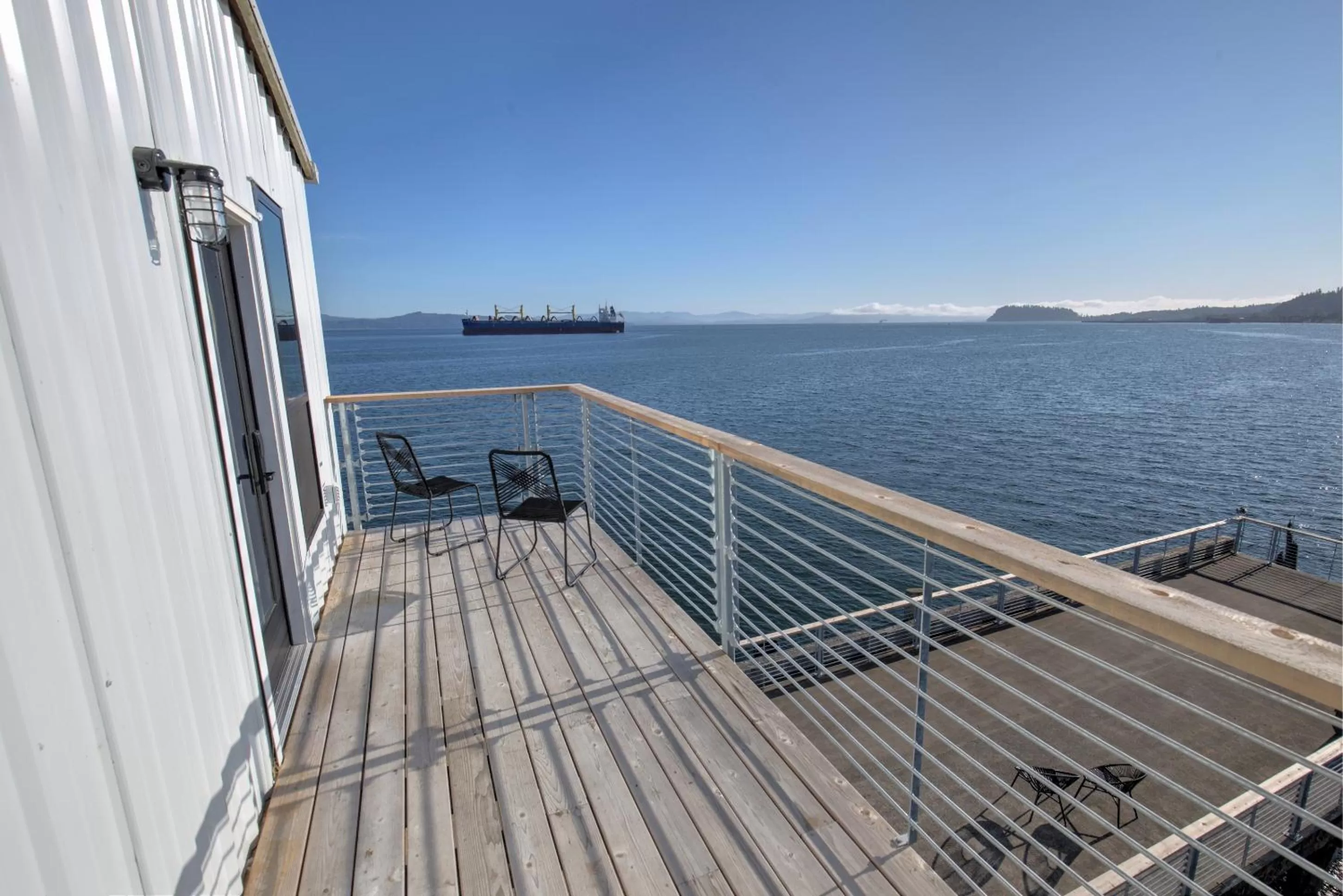 Patio in Bowline Hotel