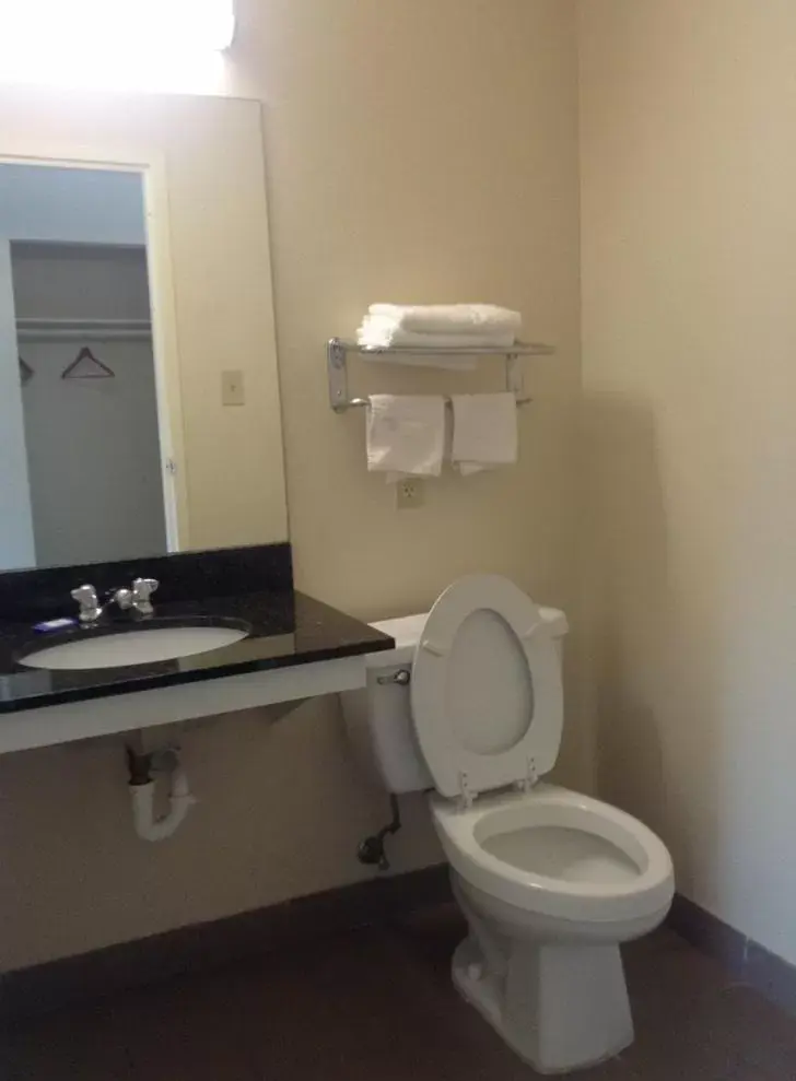 Bathroom in New Orleans Inn