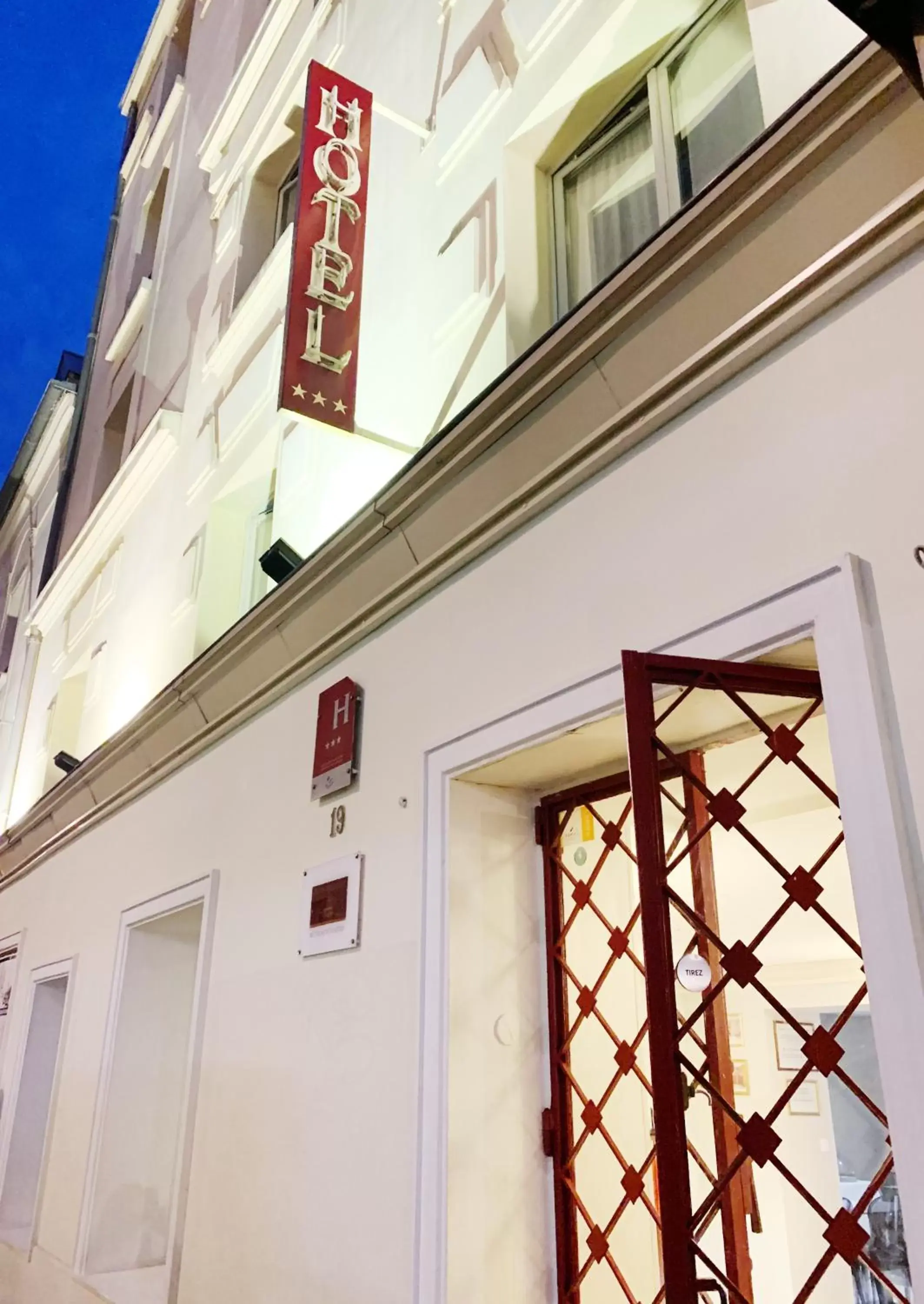 Facade/entrance, Property Building in Hotel Bellevue Paris Montmartre