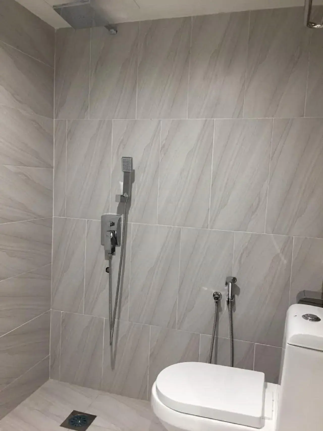 Bathroom in Meriton Inn Hotel