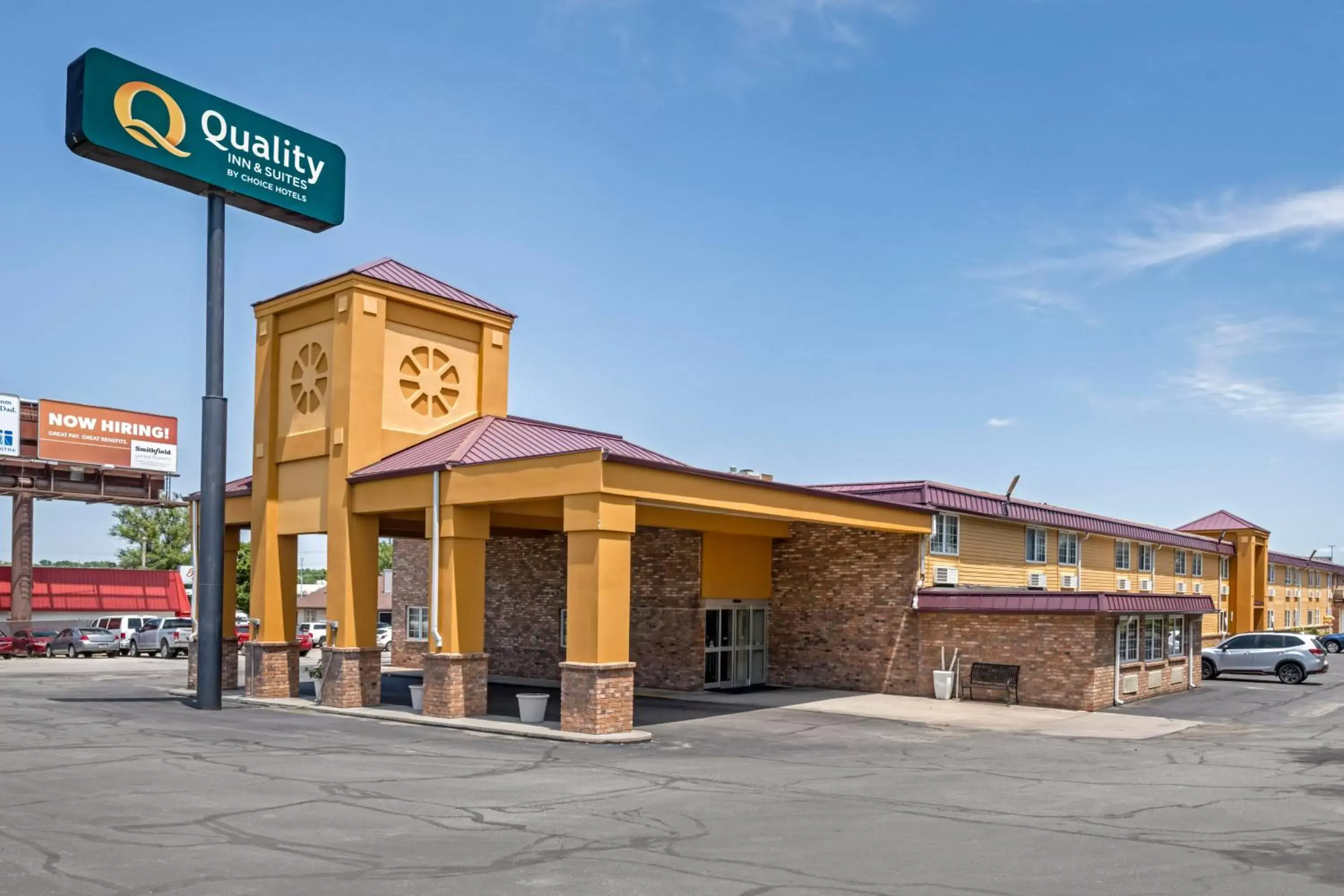 Property Building in Quality Inn and Suites Lincoln