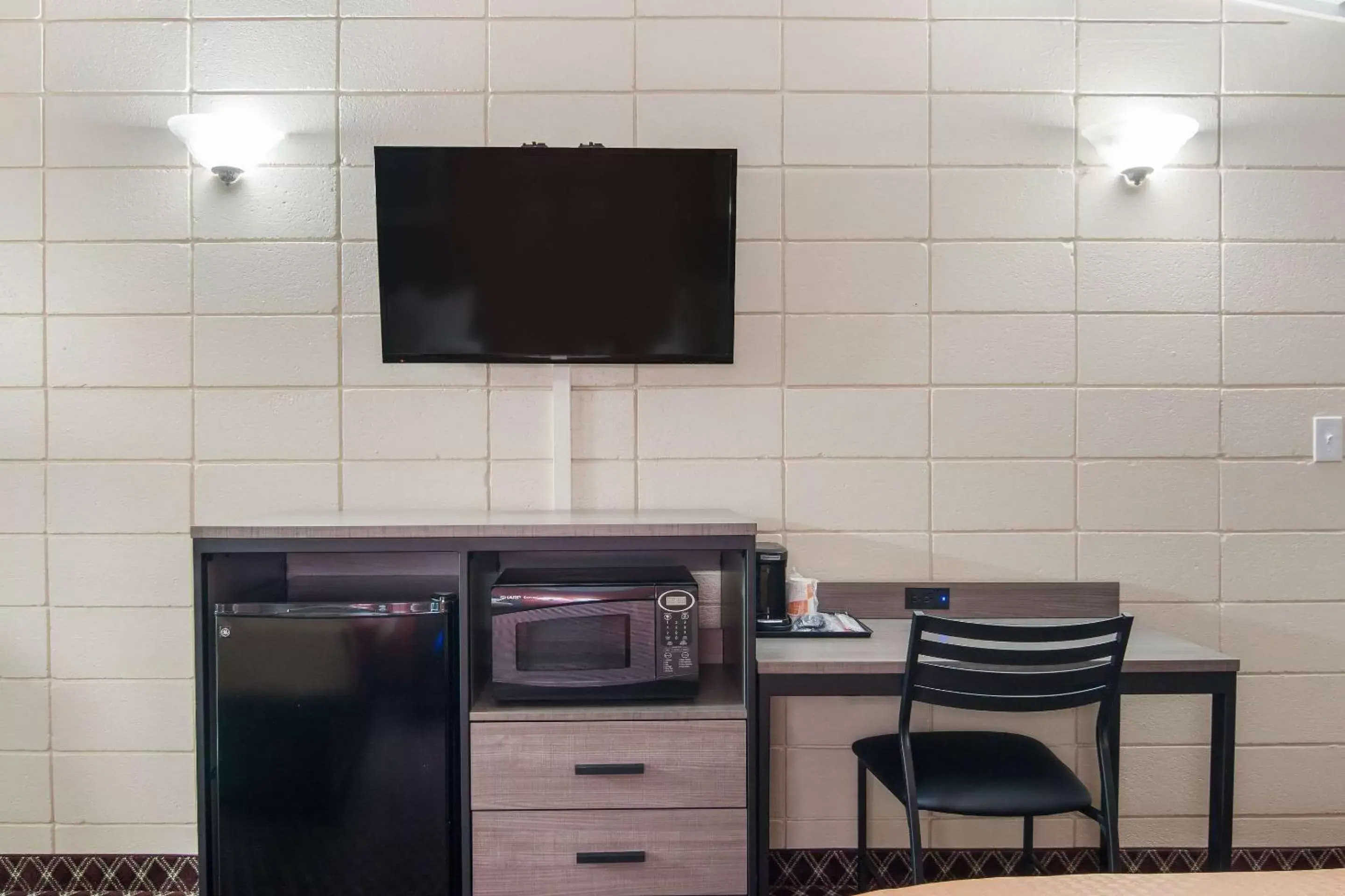 Photo of the whole room, TV/Entertainment Center in Rodeway Inn