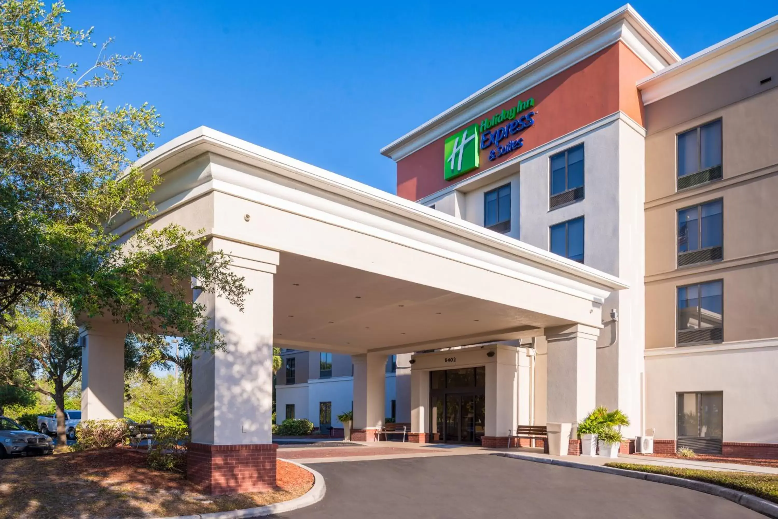 Property Building in Holiday Inn Express Hotel & Suites Tampa-Anderson Road-Veterans Exp, an IHG Hotel