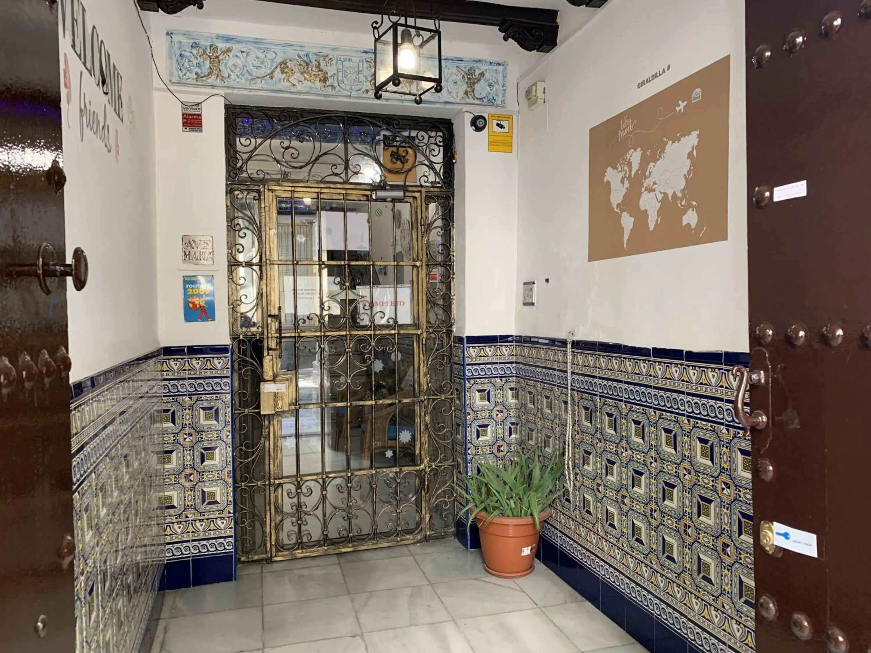 Facade/entrance in Giraldilla