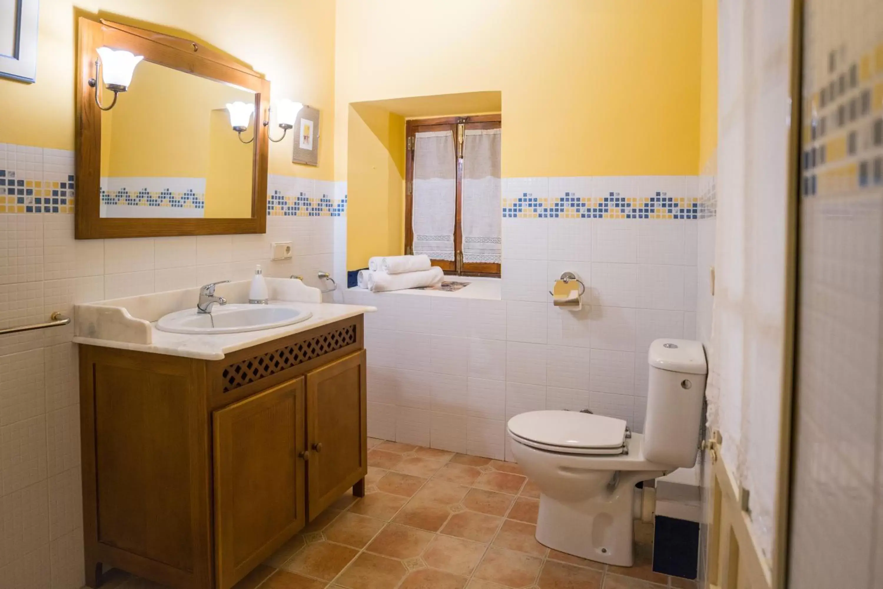 Bathroom in LA ALDABA, antigua casa de labor