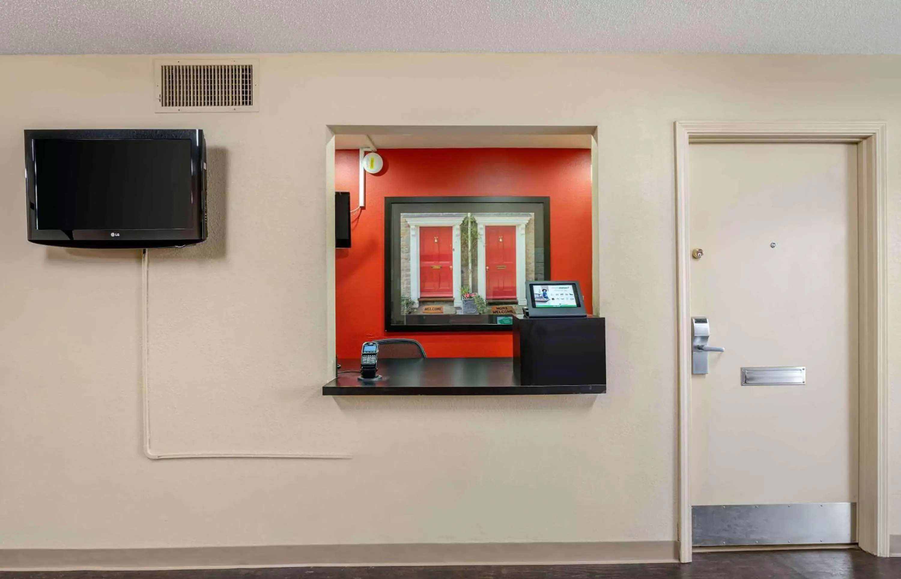 Lobby or reception, TV/Entertainment Center in Extended Stay America Suites - Evansville - East