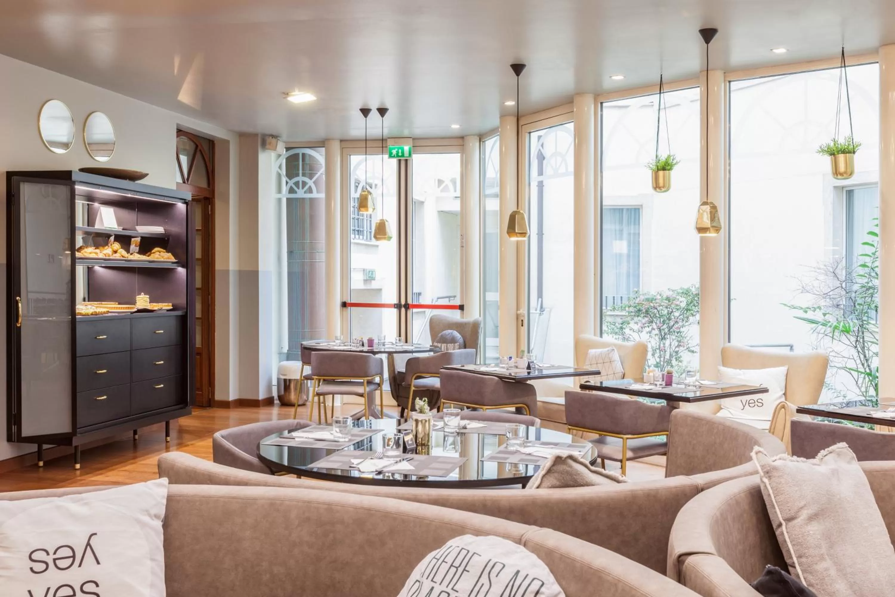 Restaurant/places to eat in Holiday Inn Milan Garibaldi Station by IHG