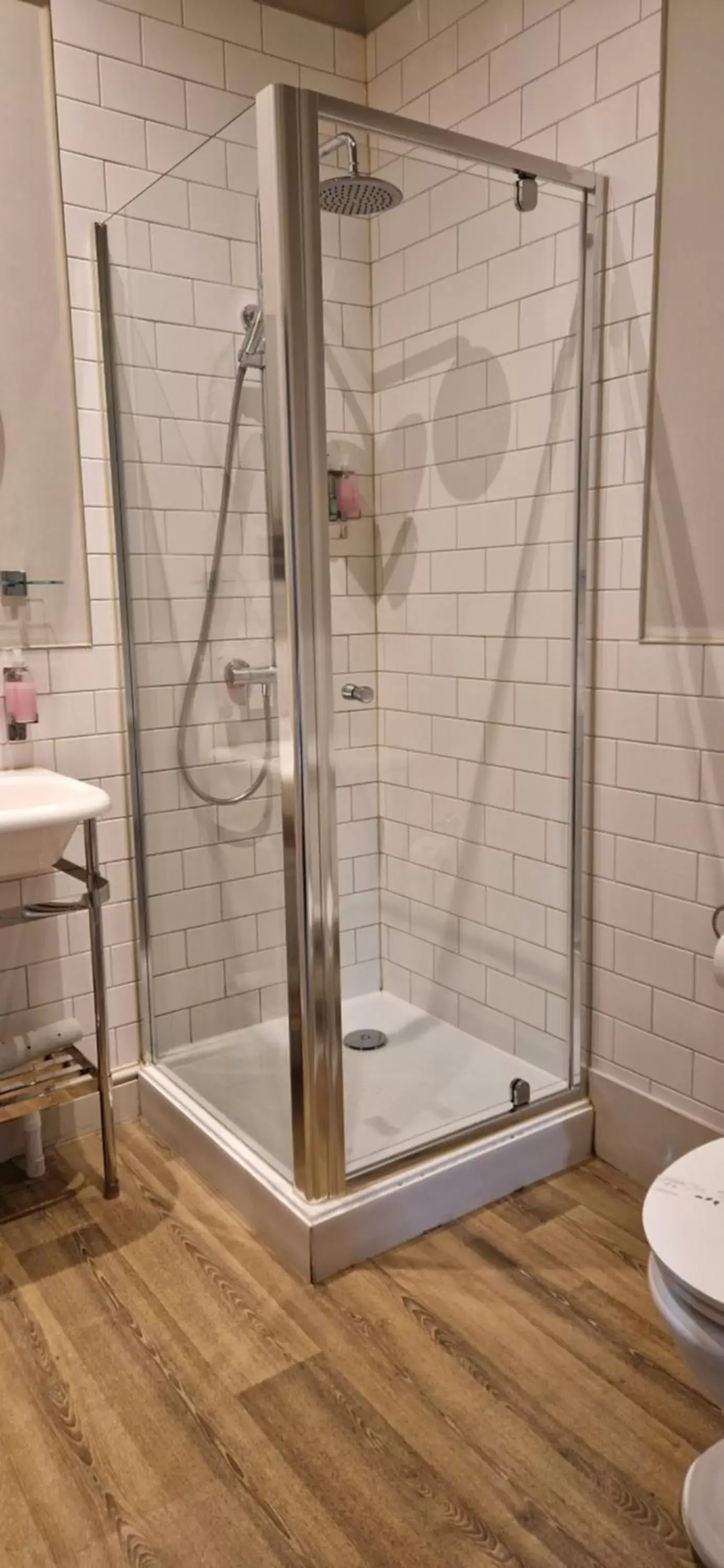 Shower, Bathroom in The Cross-Keys Hotel