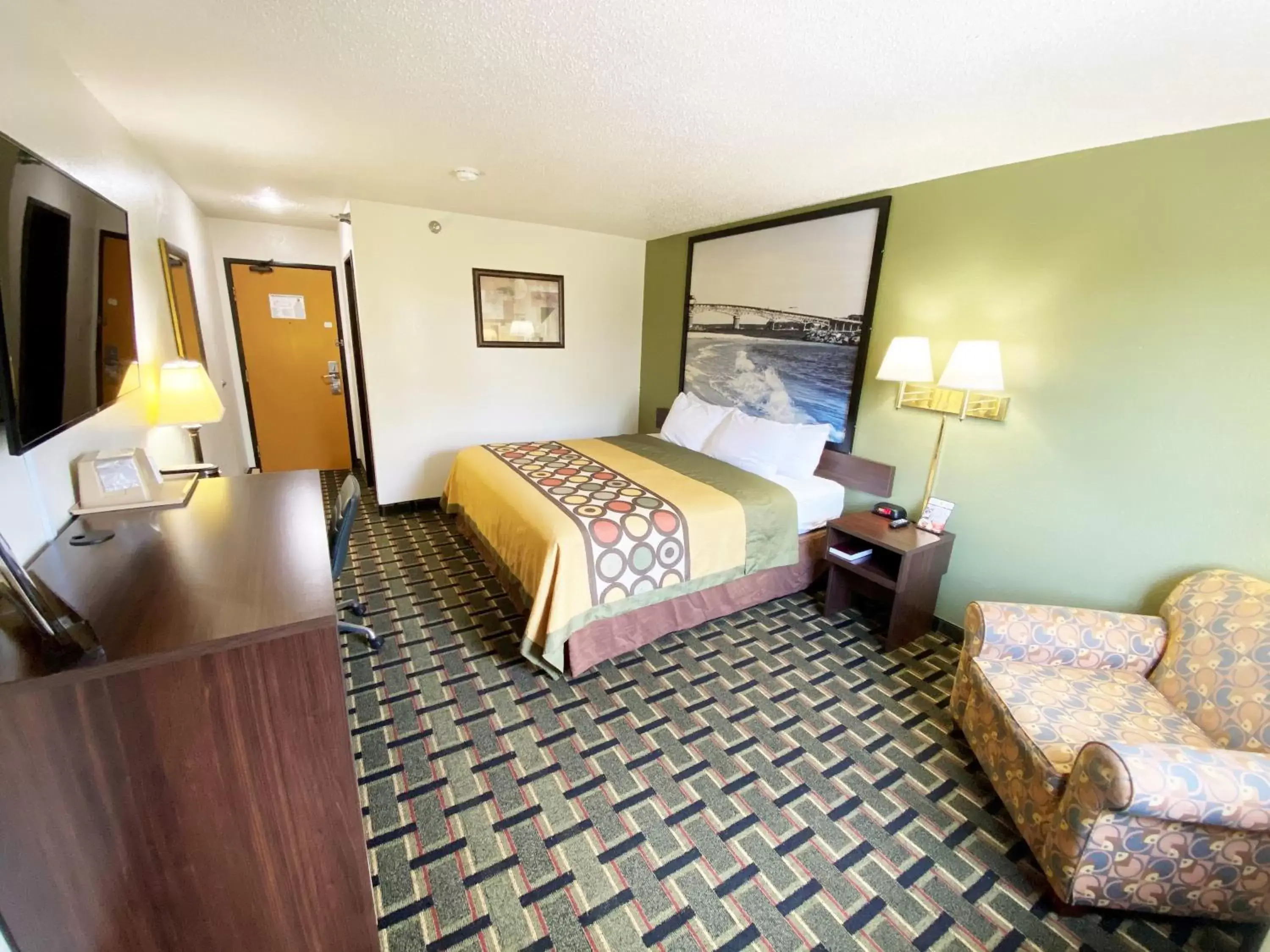 Bed in Super 8 by Wyndham Newport News/Jefferson Ave.