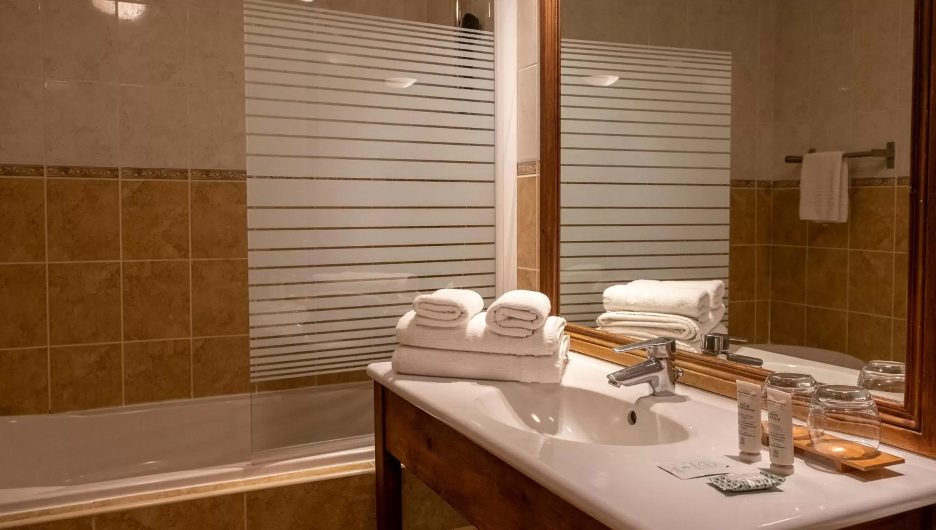 Bathroom in Le Belvédère Hotel et Bien être