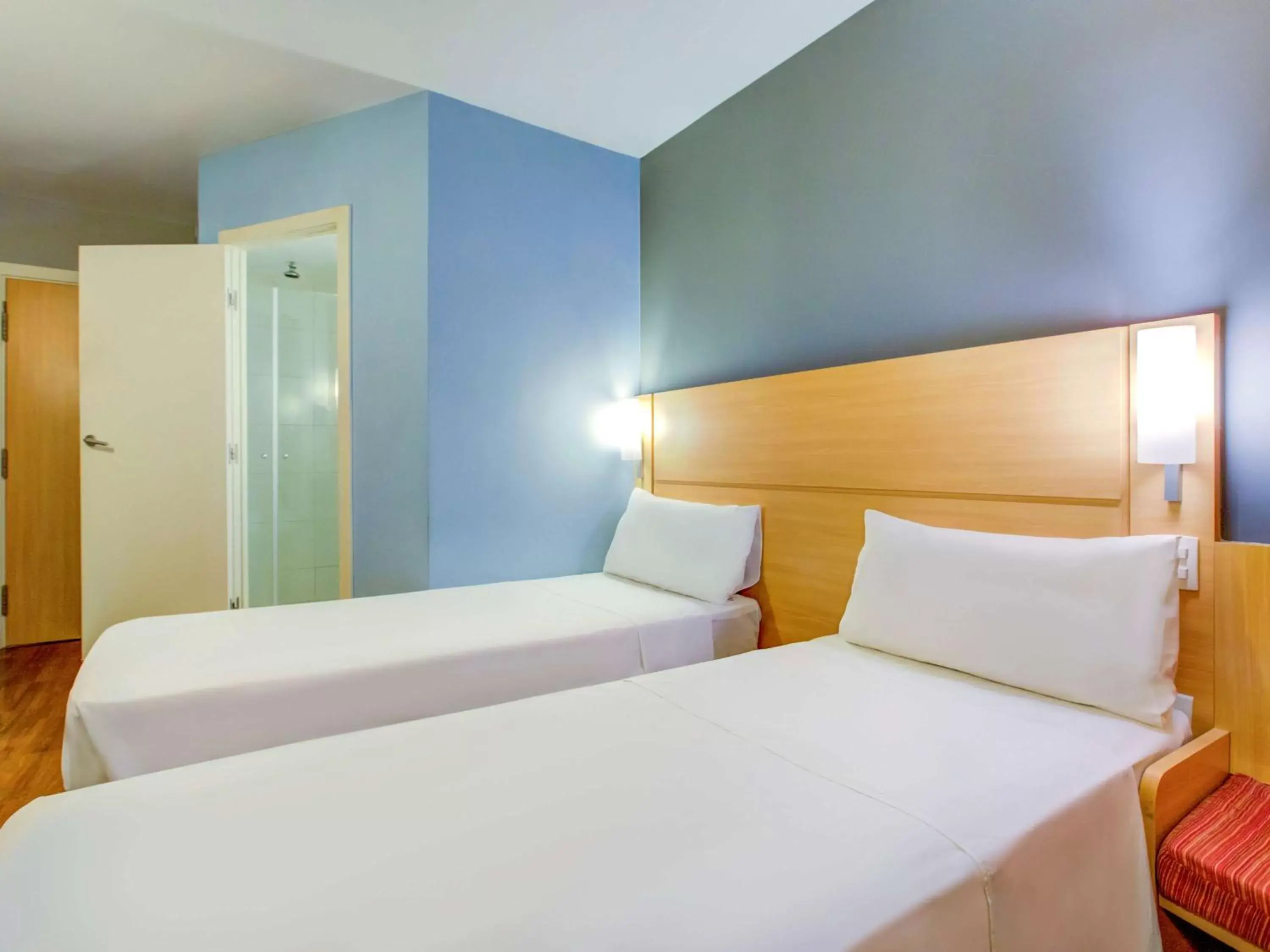 Bedroom, Bed in ibis Vitoria Praia de Camburi