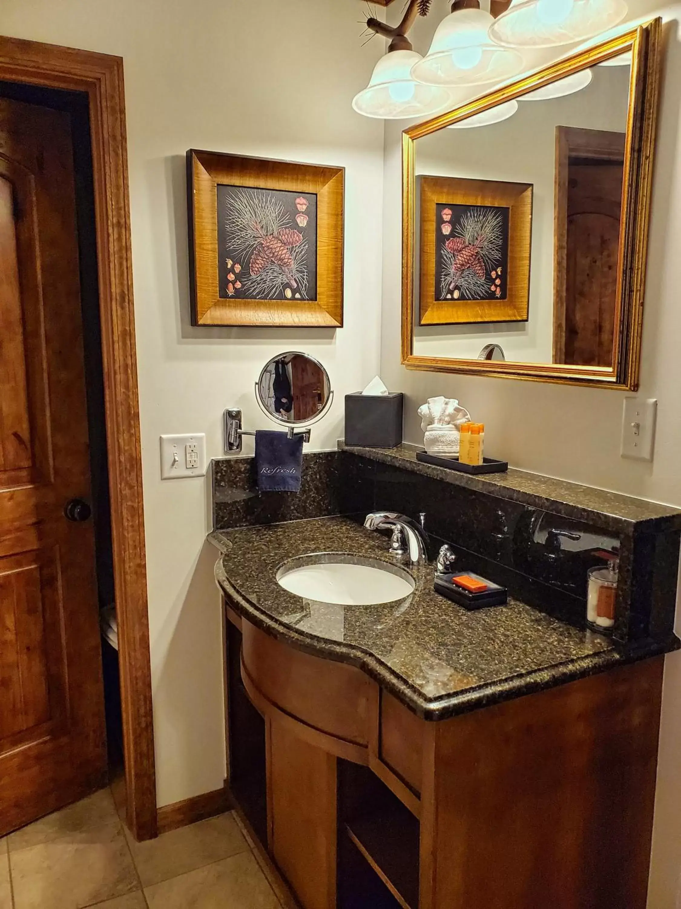 Bathroom in Parkway Inn of Jackson Hole