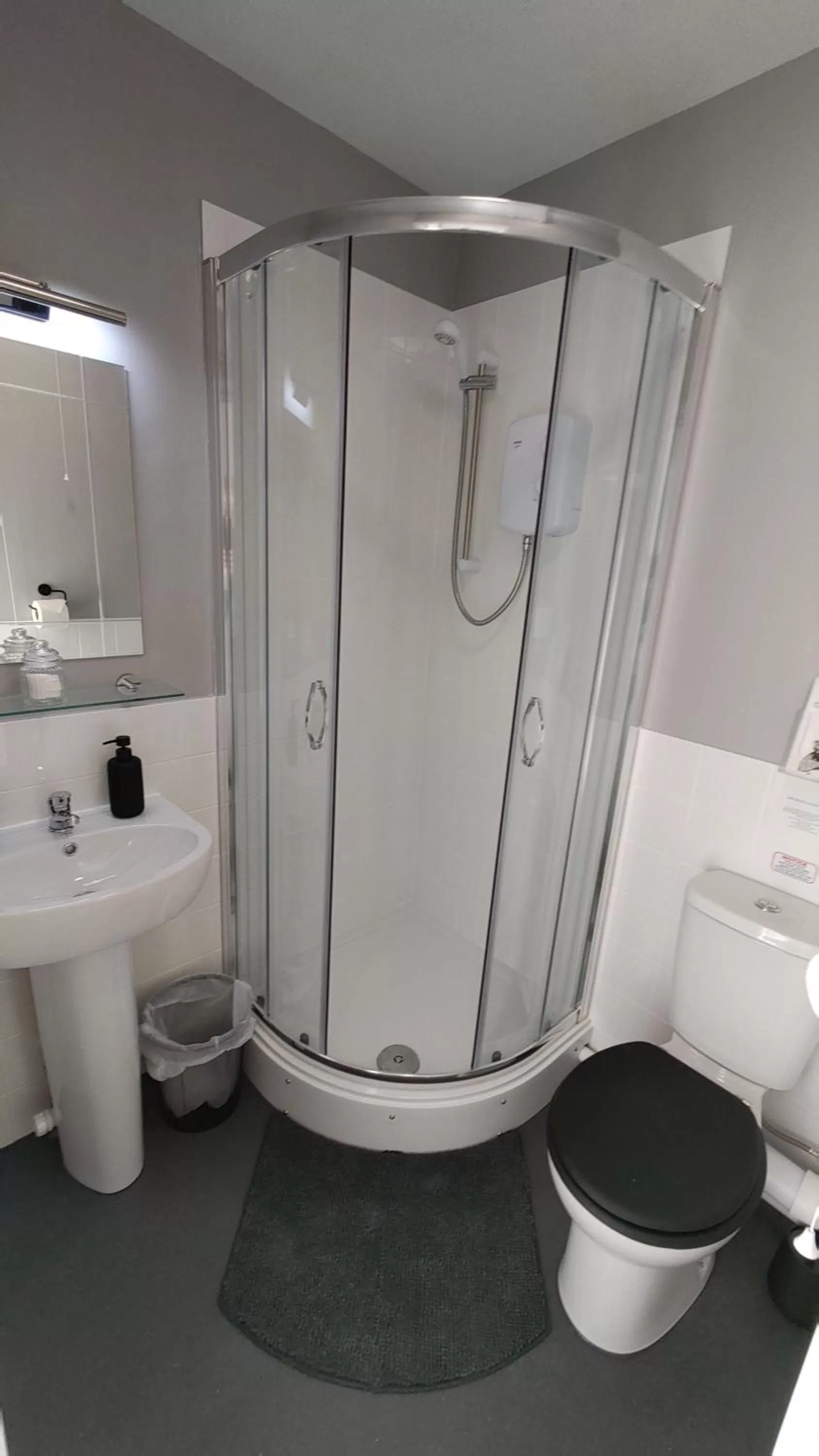 Shower in The Castleton