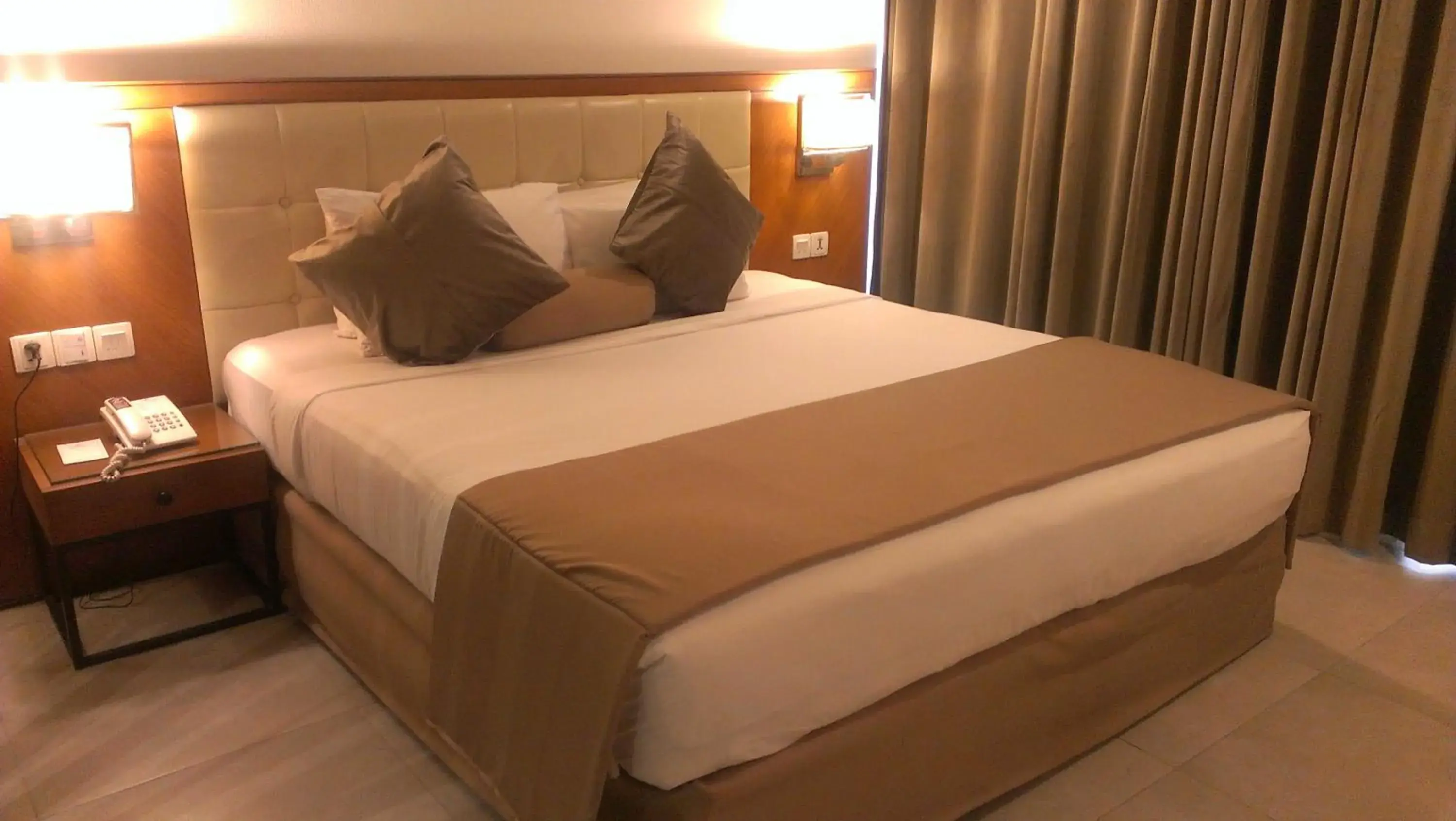 Bed in Regent Plaza Hotel & Convention Center