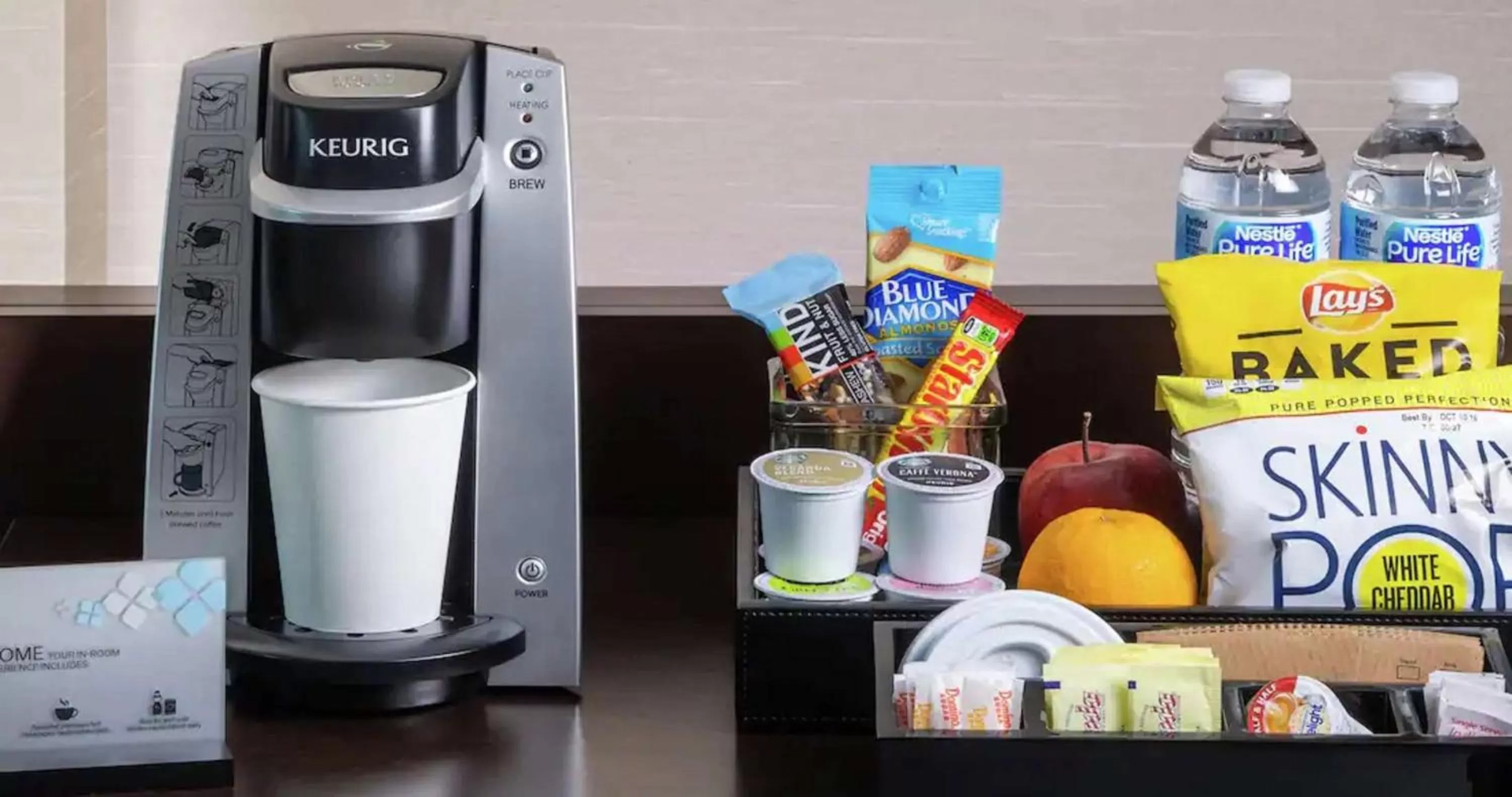 Photo of the whole room in Hilton Garden Inn Lake Forest Mettawa