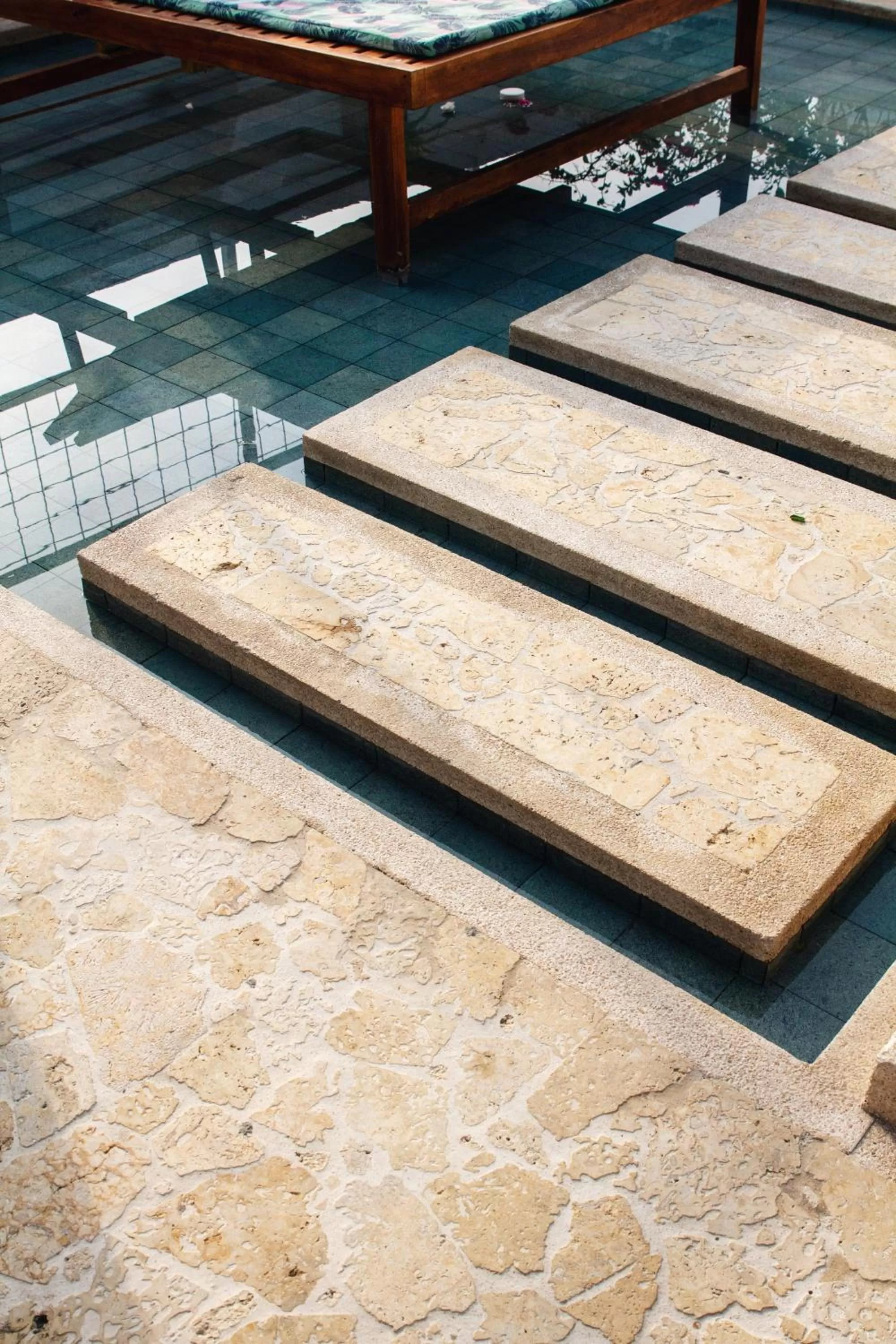 Seating area in Soy Local Insignia