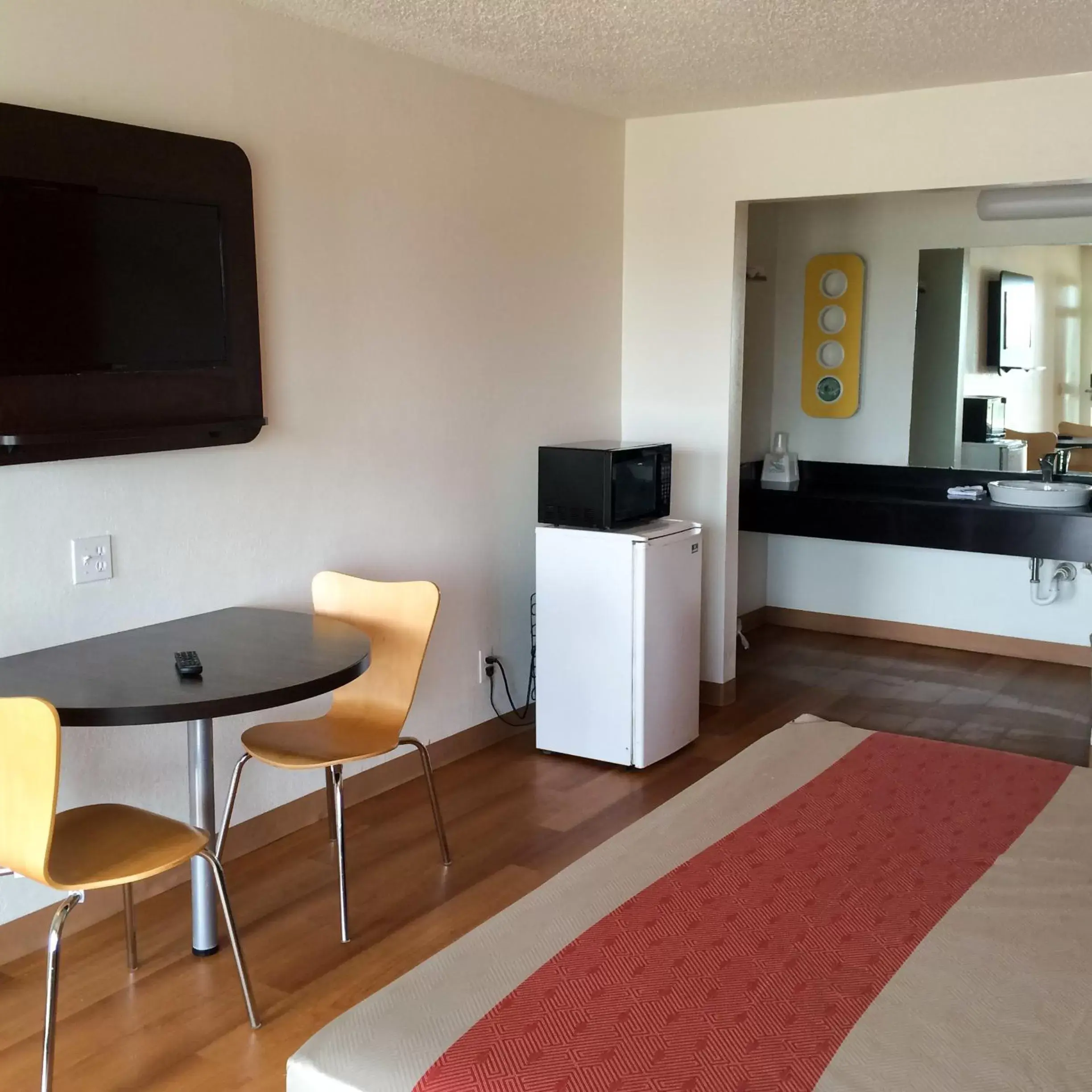 Photo of the whole room, TV/Entertainment Center in Motel 6-Waxahachie, TX
