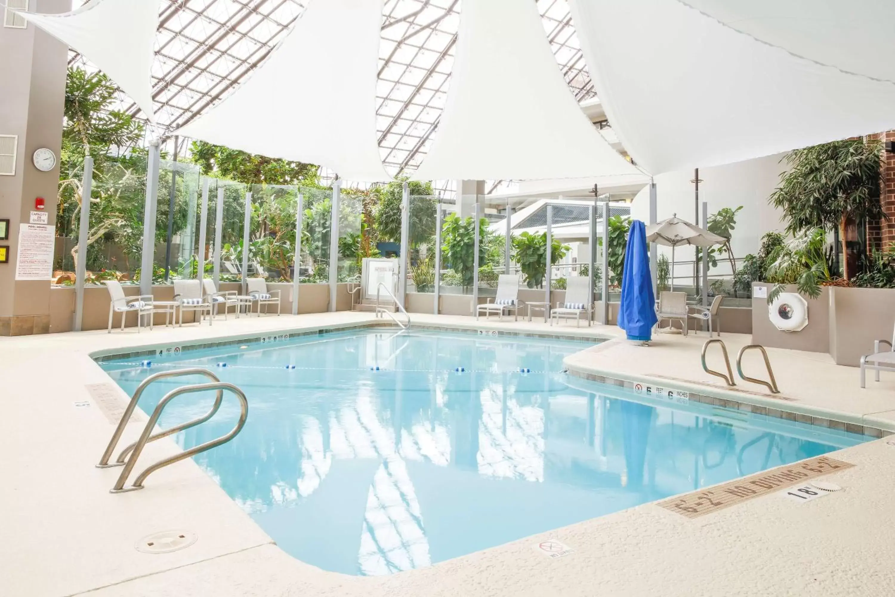 Pool view, Swimming Pool in DoubleTree by Hilton Rochester