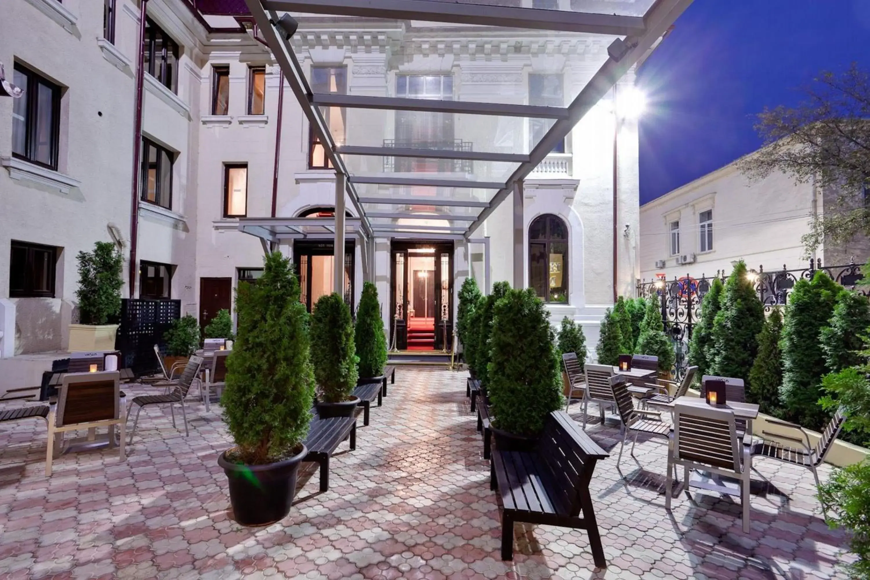 Balcony/Terrace, Restaurant/Places to Eat in MOXA Bucharest Boutique Hotel