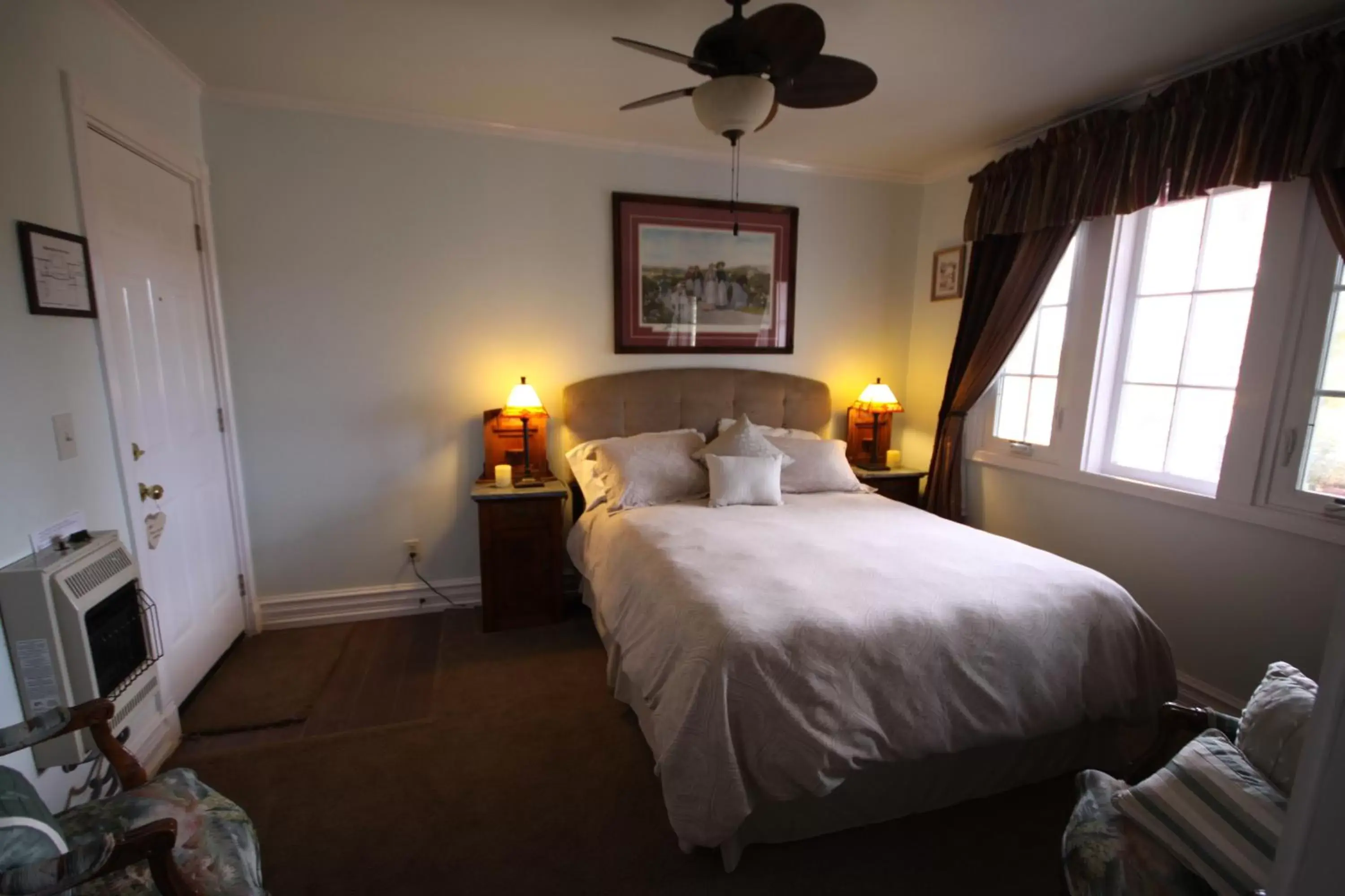 Day, Bed in Arrowhead Lake Inn