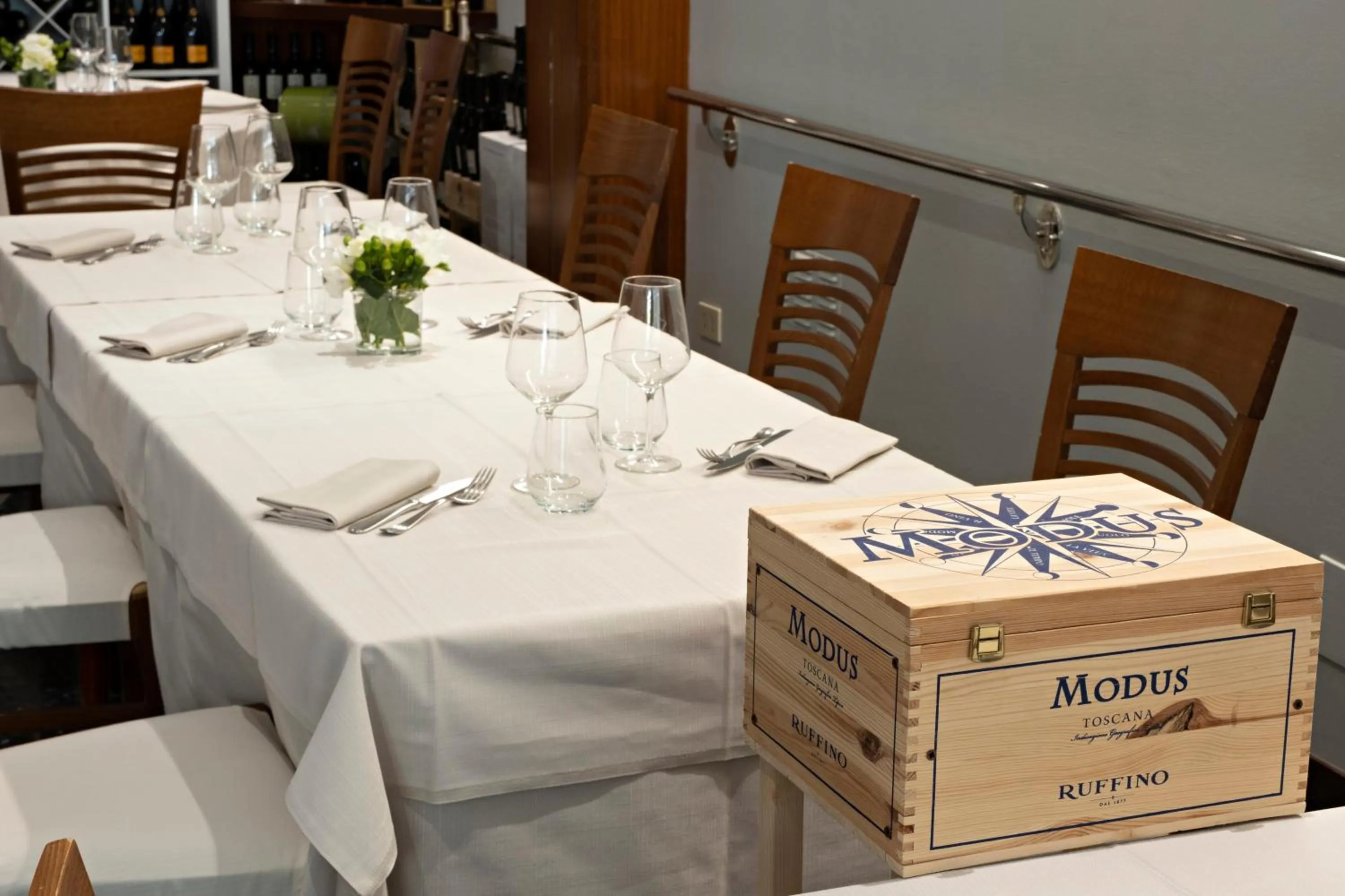 Restaurant/places to eat in Hotel Mirage