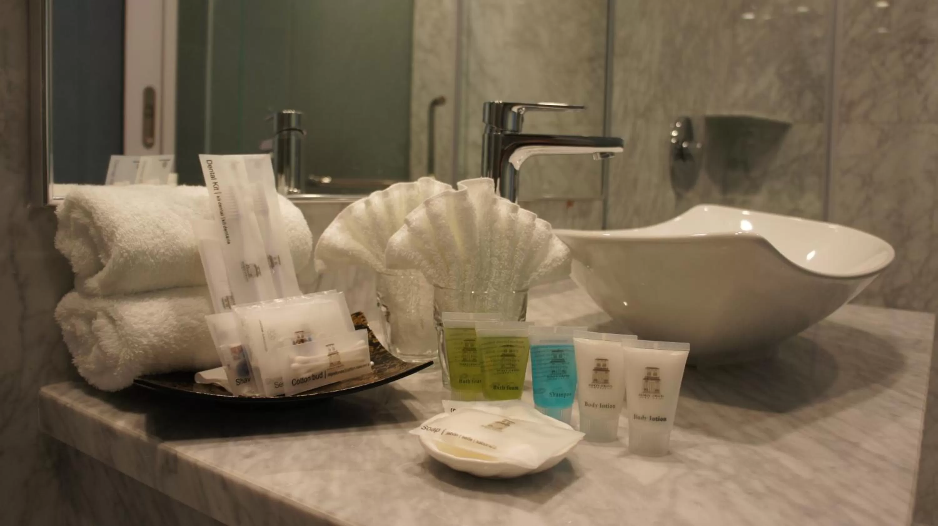 Toilet in Heeren Straits Hotel