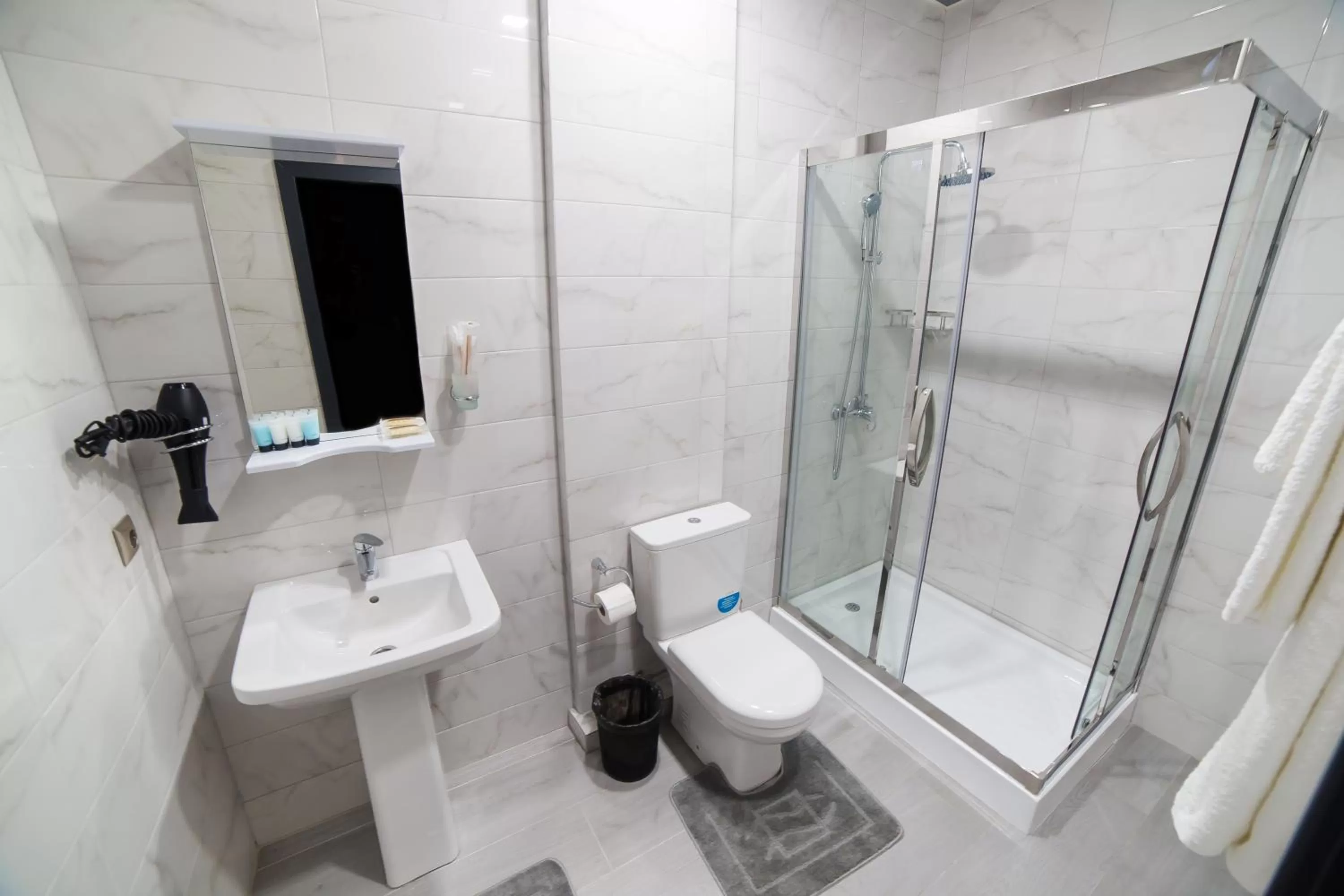 Shower in Golden Hotel