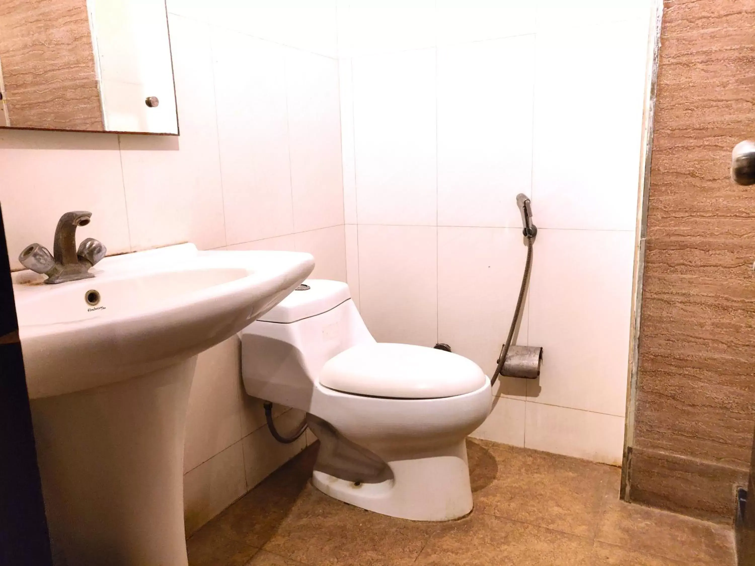 Shower, Bathroom in Hotel Unistar